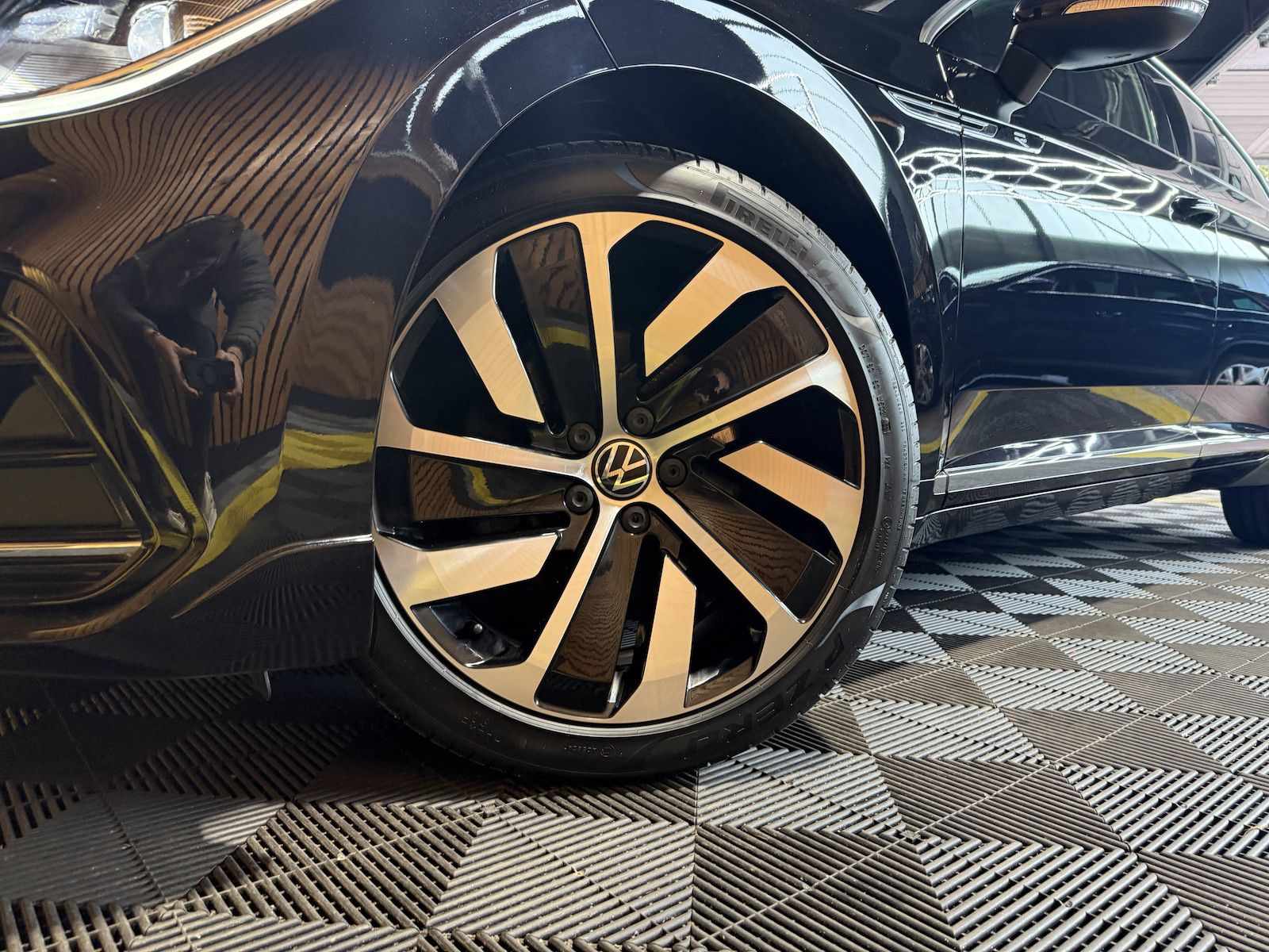 Fahrzeugabbildung Volkswagen Arteon 1.4 eHybrid SB. R-Line Navi*AHK*DCC*Kessy