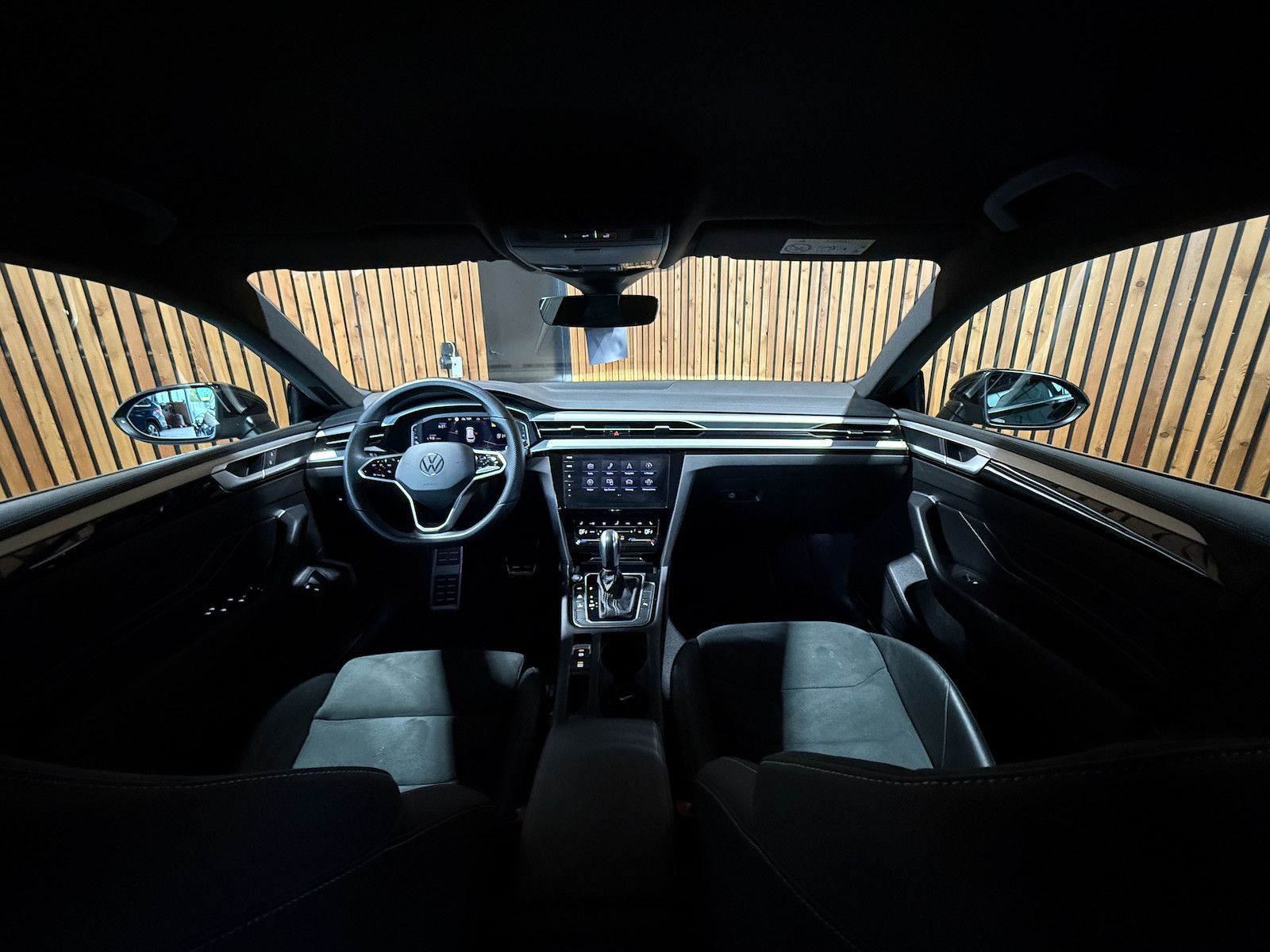Fahrzeugabbildung Volkswagen Arteon 1.4 eHybrid SB. R-Line Navi*AHK*DCC*Kessy