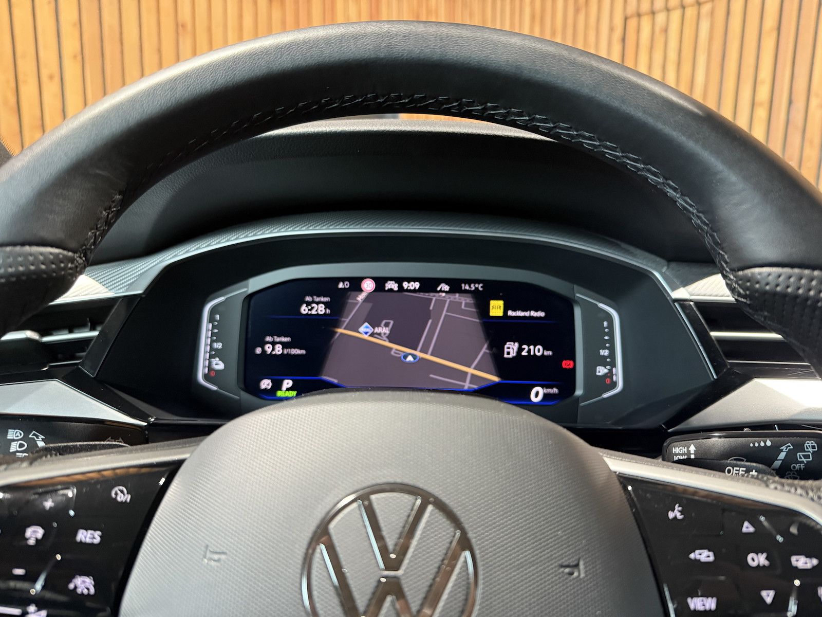 Fahrzeugabbildung Volkswagen Arteon 1.4 eHybrid SB. R-Line Navi*AHK*DCC*Kessy