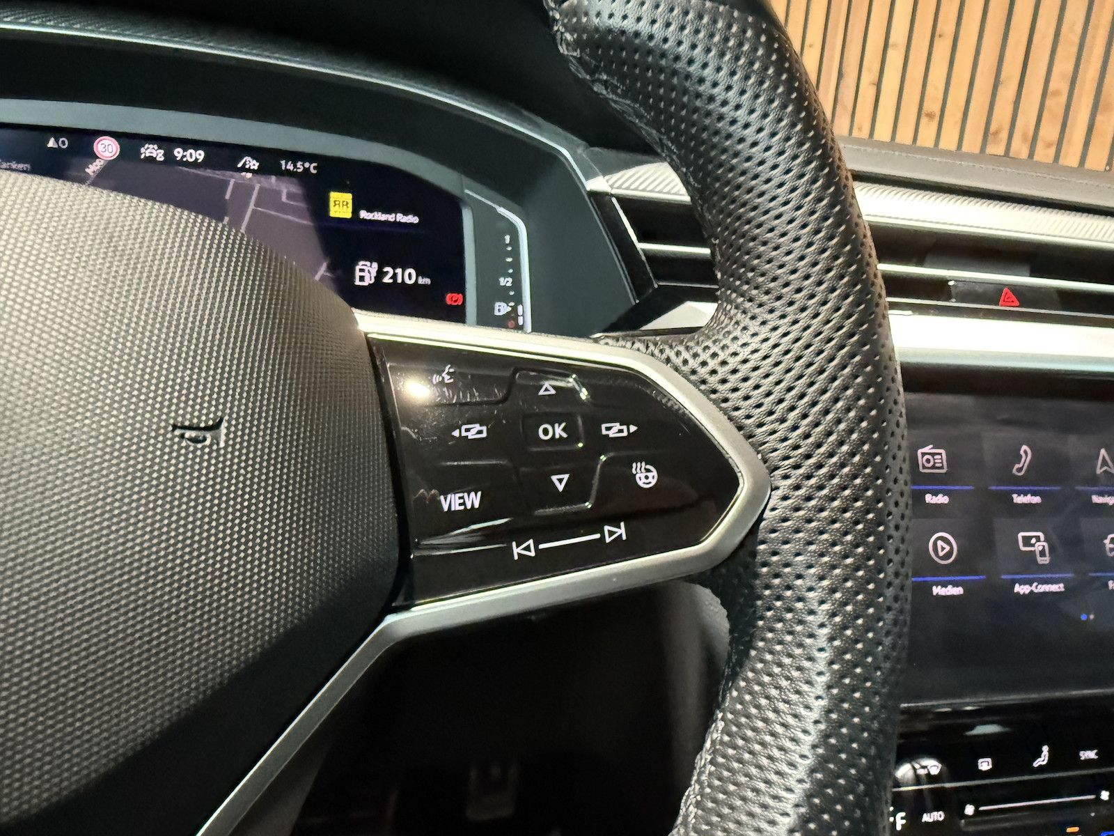 Fahrzeugabbildung Volkswagen Arteon 1.4 eHybrid SB. R-Line Navi*AHK*DCC*Kessy