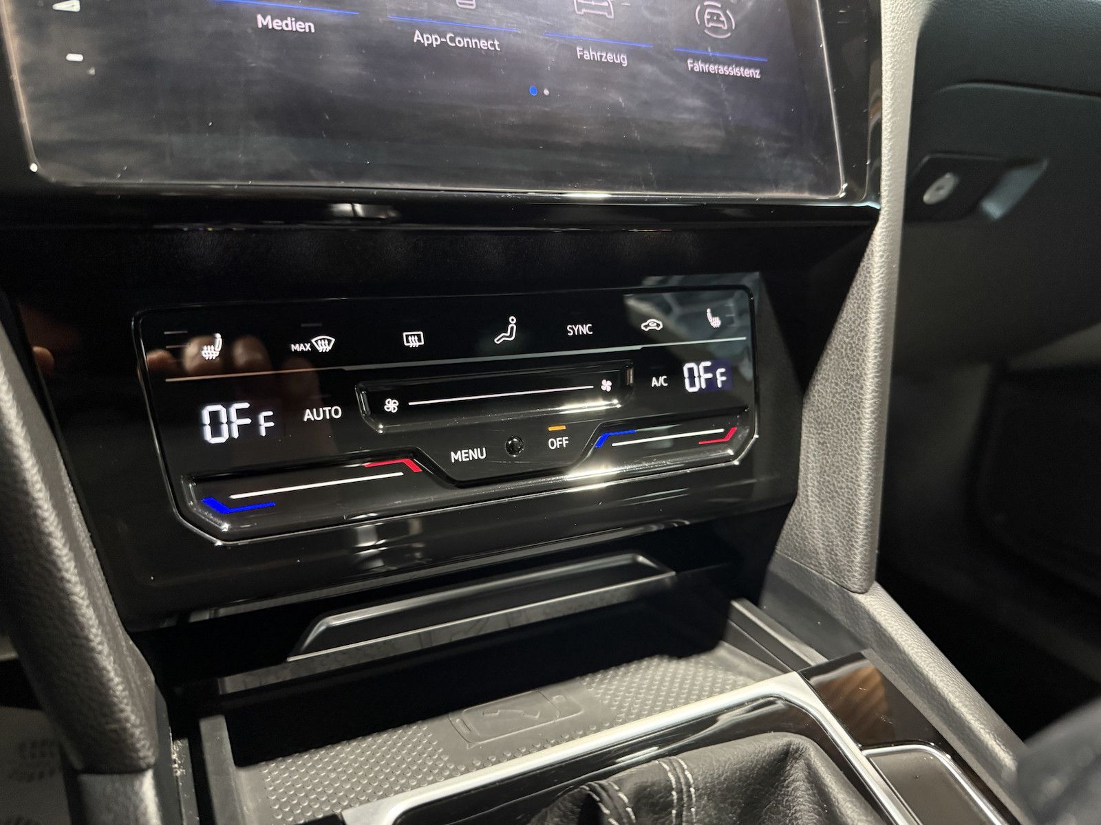 Fahrzeugabbildung Volkswagen Arteon 1.4 eHybrid SB. R-Line Navi*AHK*DCC*Kessy