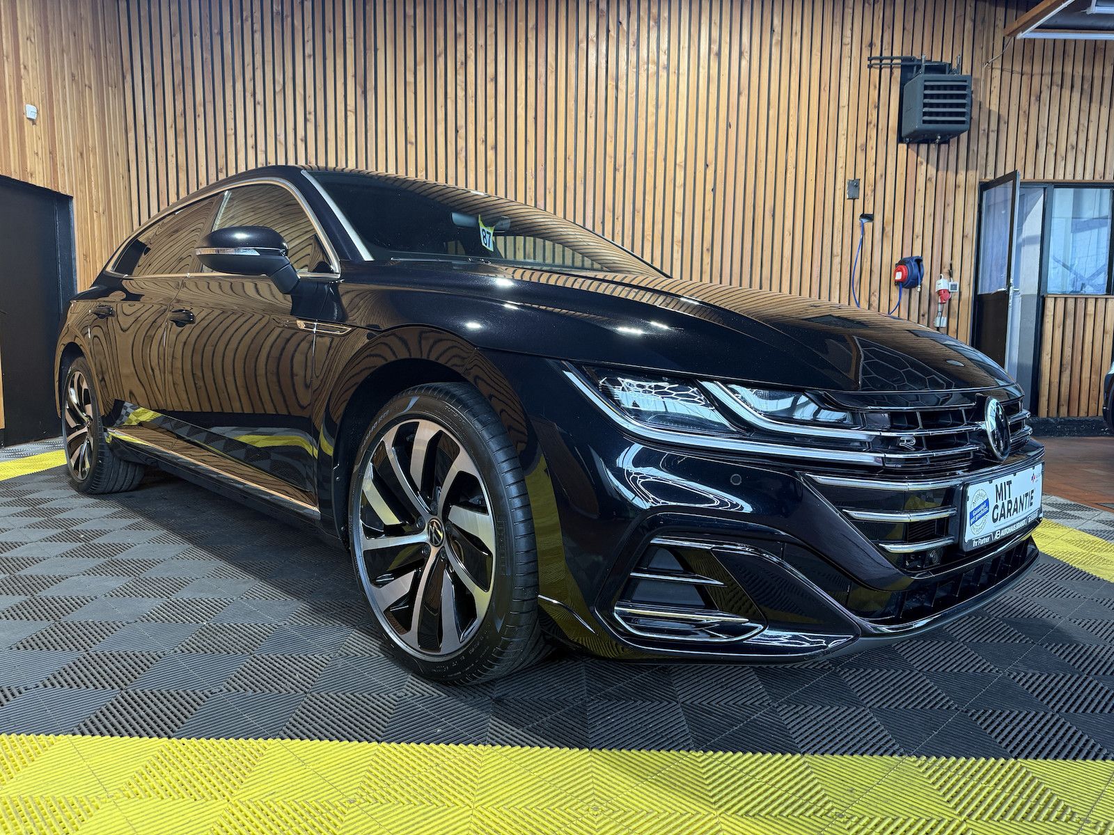 Fahrzeugabbildung Volkswagen Arteon 1.4 eHybrid SB. R-Line Navi*AHK*DCC*Kessy
