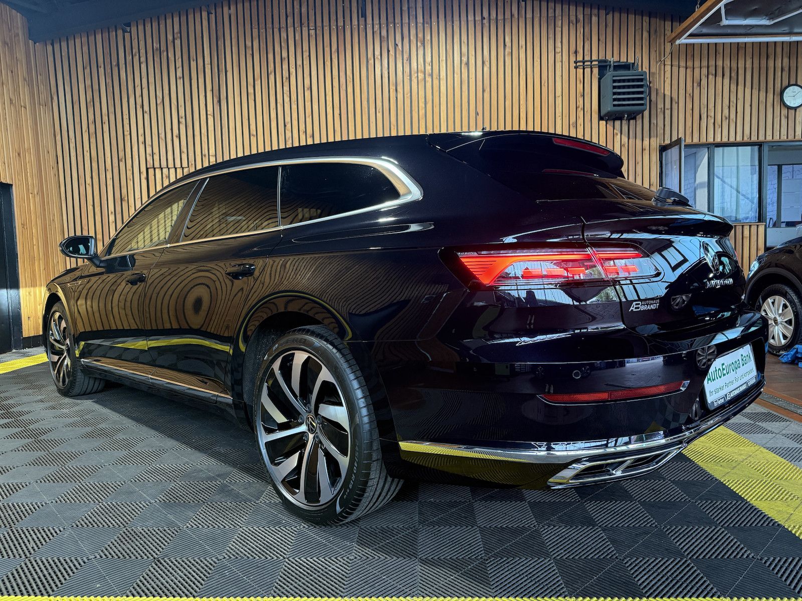 Fahrzeugabbildung Volkswagen Arteon 1.4 eHybrid SB. R-Line Navi*AHK*DCC*Kessy