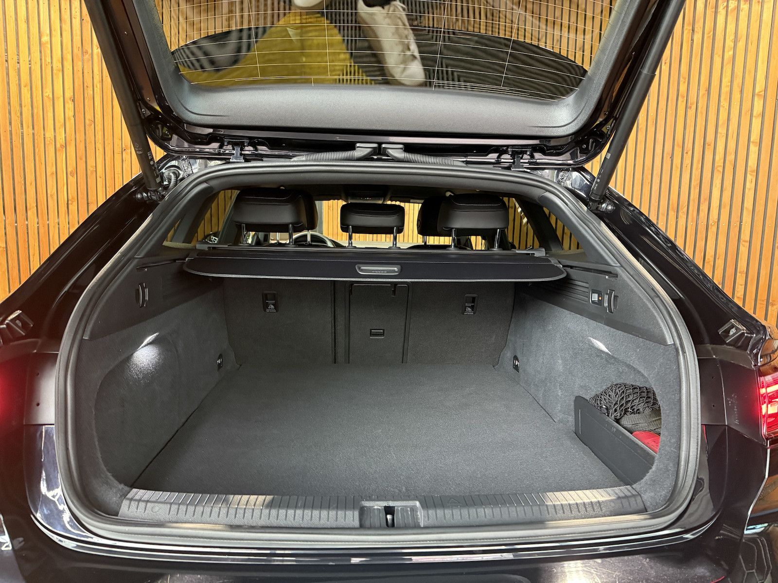 Fahrzeugabbildung Volkswagen Arteon 1.4 eHybrid SB. R-Line Navi*AHK*DCC*Kessy