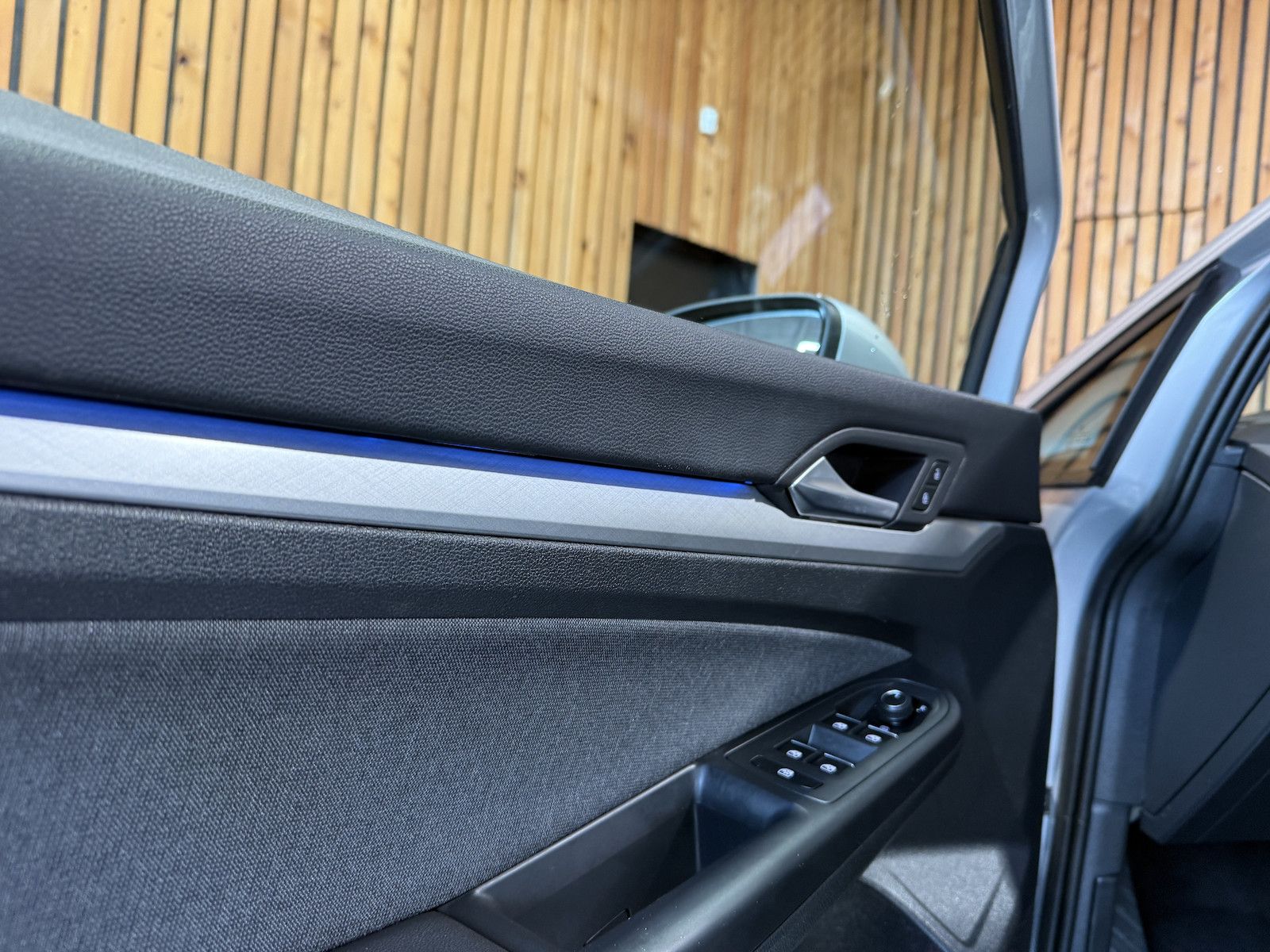 Fahrzeugabbildung Volkswagen Golf Variant 1,5 eTSI DSG Life Navi*Virt*AHK*LED