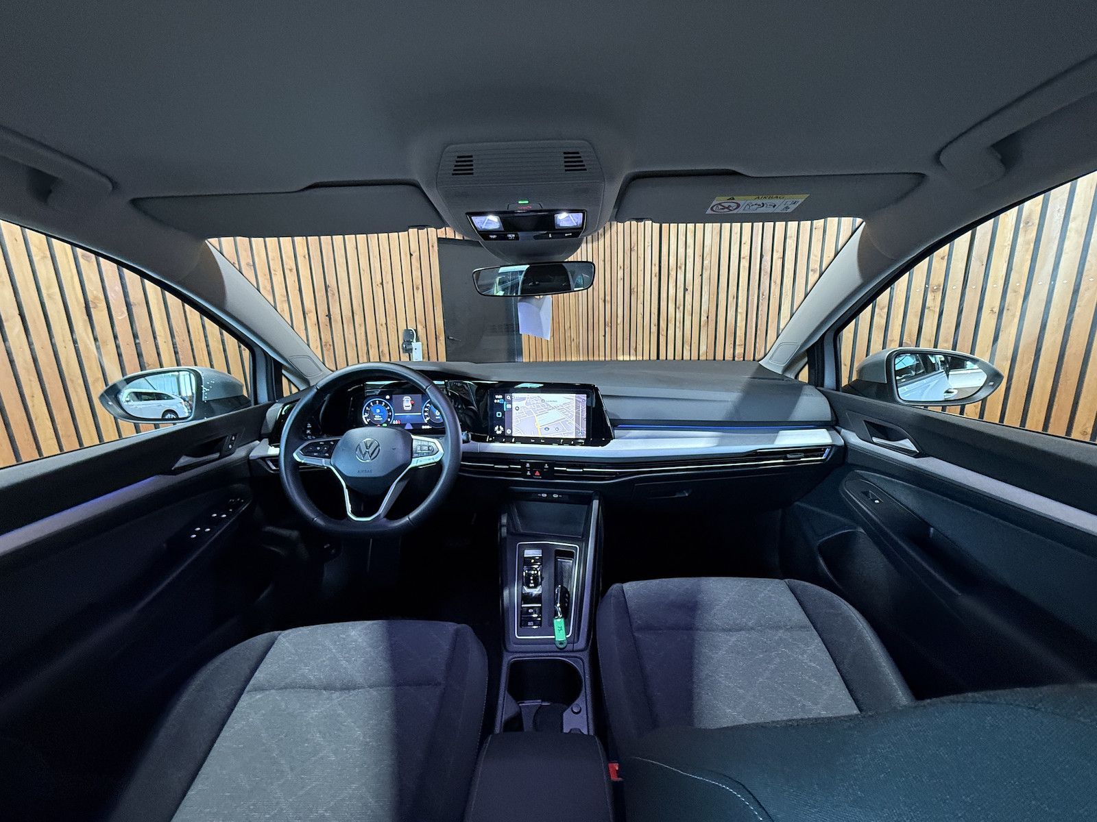 Fahrzeugabbildung Volkswagen Golf Variant 1,5 eTSI DSG Life Navi*Virt*AHK*LED