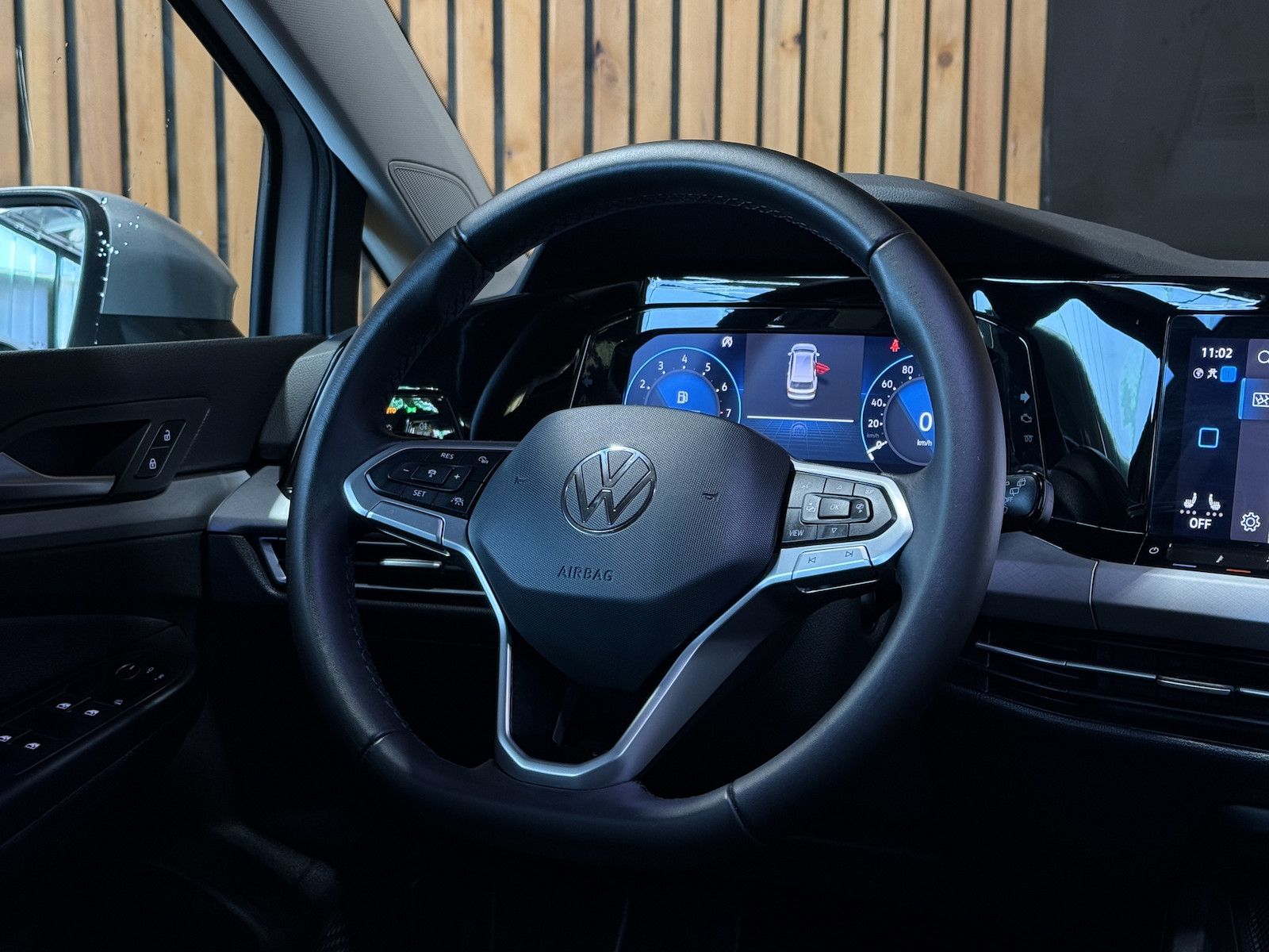 Fahrzeugabbildung Volkswagen Golf Variant 1,5 eTSI DSG Life Navi*Virt*AHK*LED
