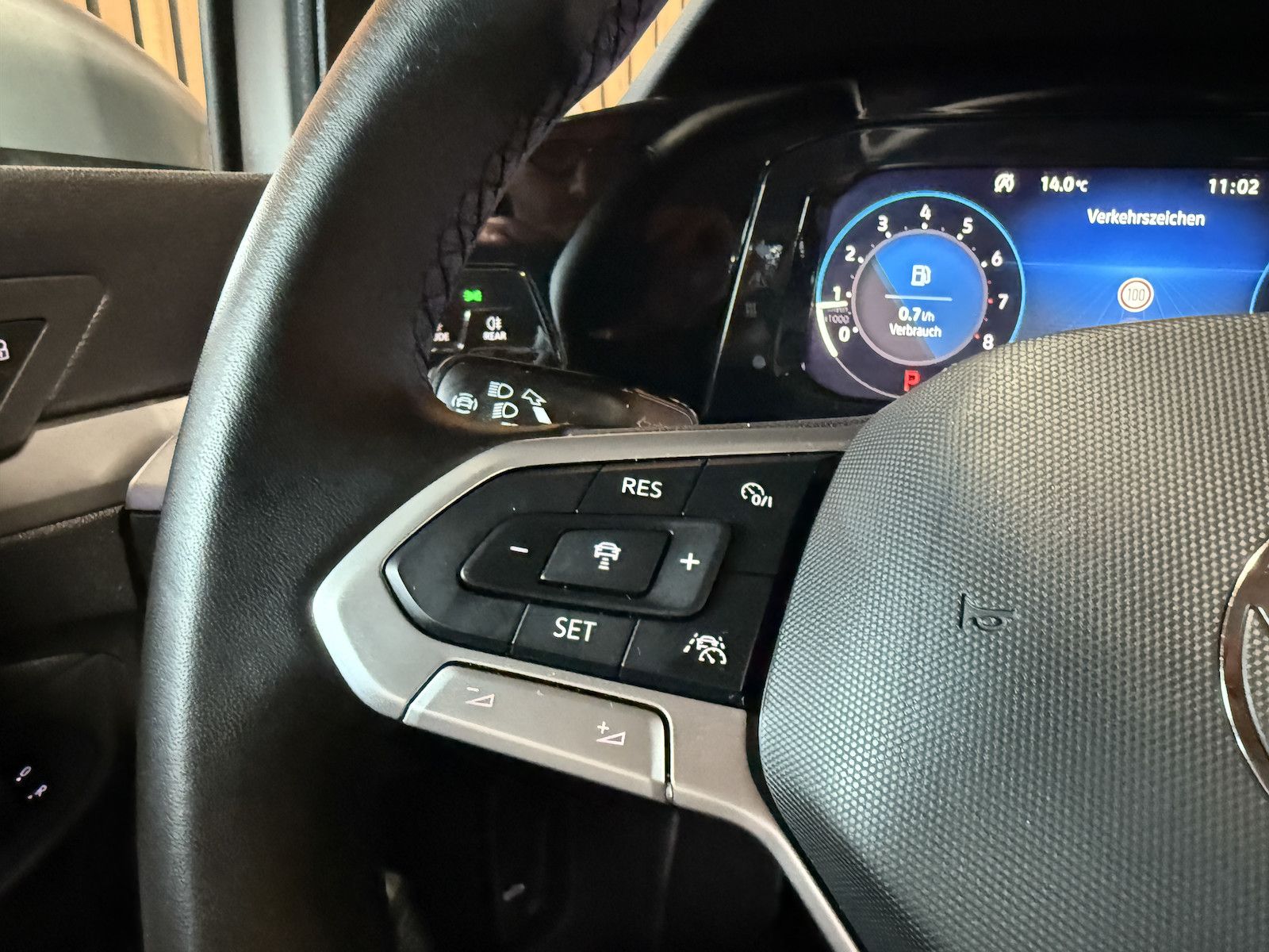 Fahrzeugabbildung Volkswagen Golf Variant 1,5 eTSI DSG Life Navi*Virt*AHK*LED
