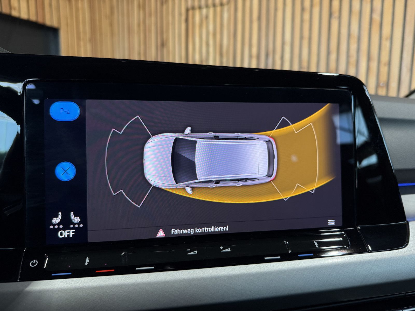 Fahrzeugabbildung Volkswagen Golf Variant 1,5 eTSI DSG Life Navi*Virt*AHK*LED