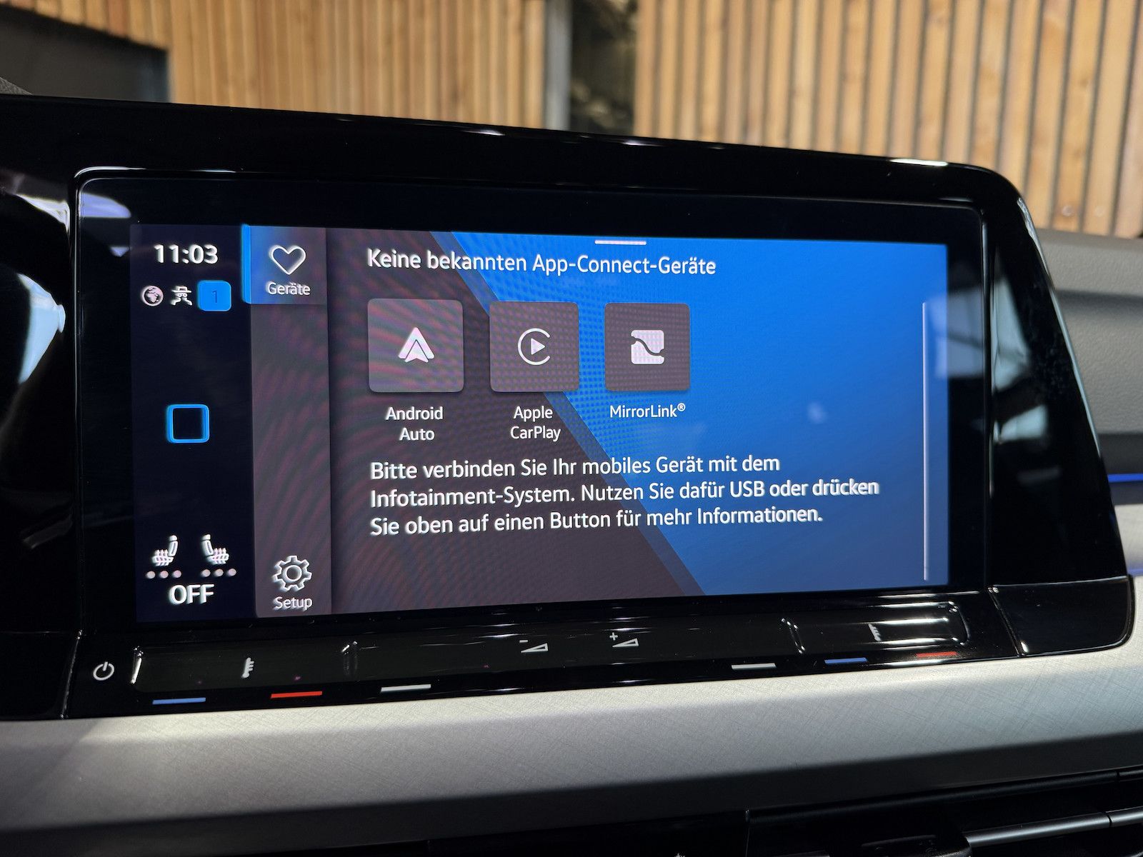 Fahrzeugabbildung Volkswagen Golf Variant 1,5 eTSI DSG Life Navi*Virt*AHK*LED