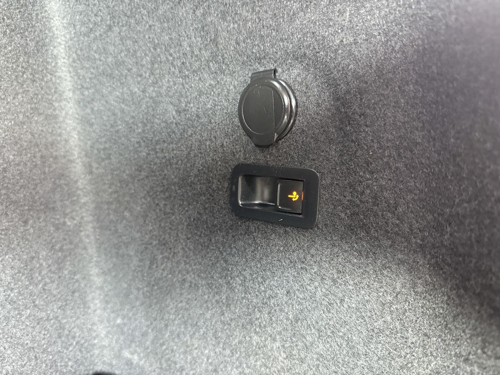 Fahrzeugabbildung Volkswagen Golf Variant 1,5 eTSI DSG Life Navi*Virt*AHK*LED