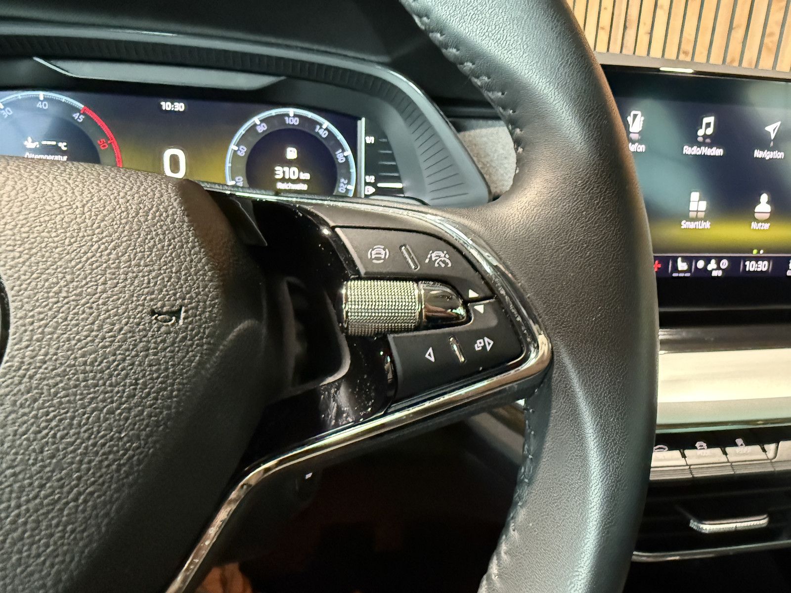 Fahrzeugabbildung SKODA Octavia Combi 2,0 TDI DSG *Navi*LED*ACC*Head*Vir