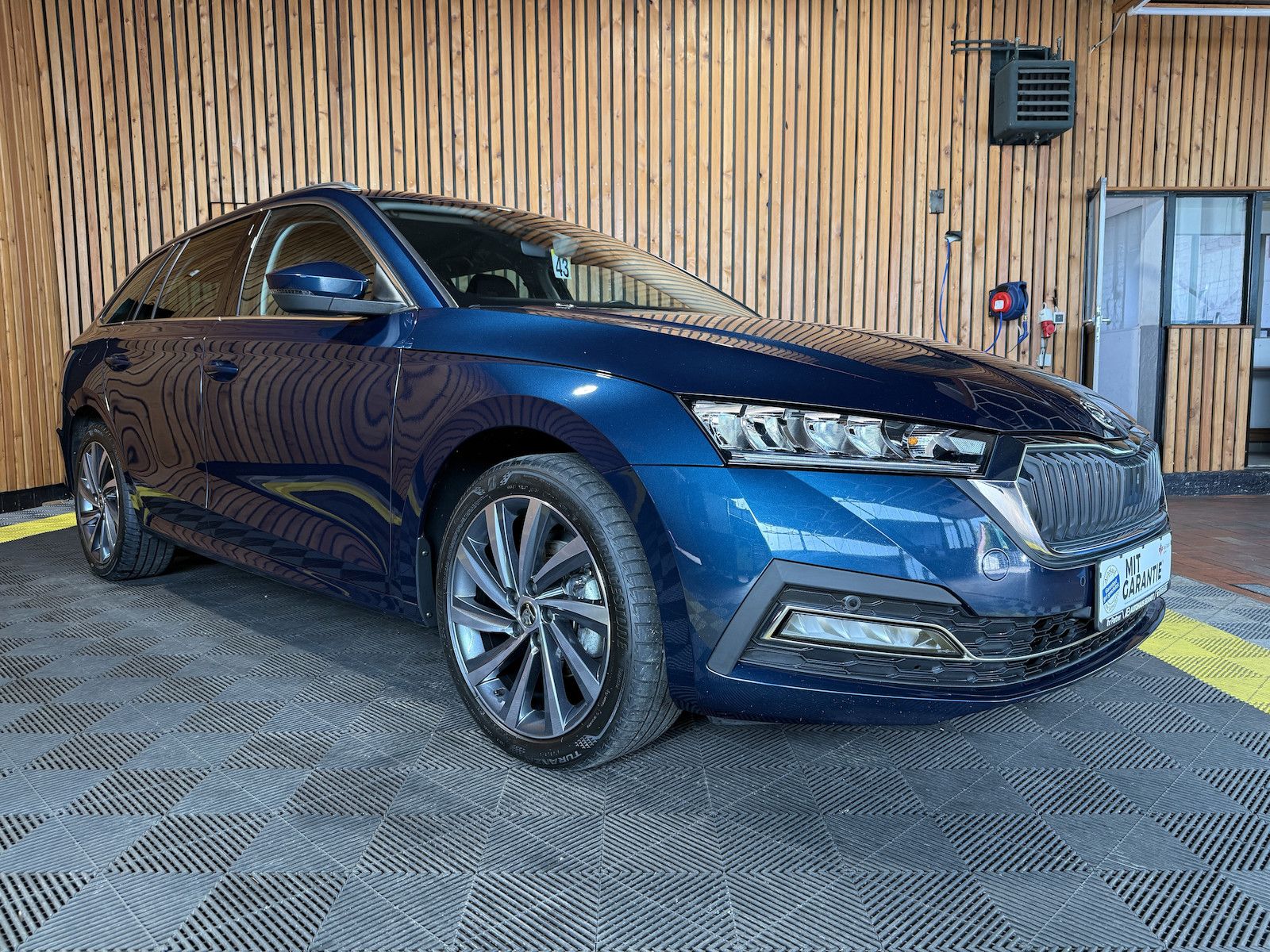 Fahrzeugabbildung SKODA Octavia Combi 2,0 TDI DSG *Navi*LED*ACC*Head*Vir