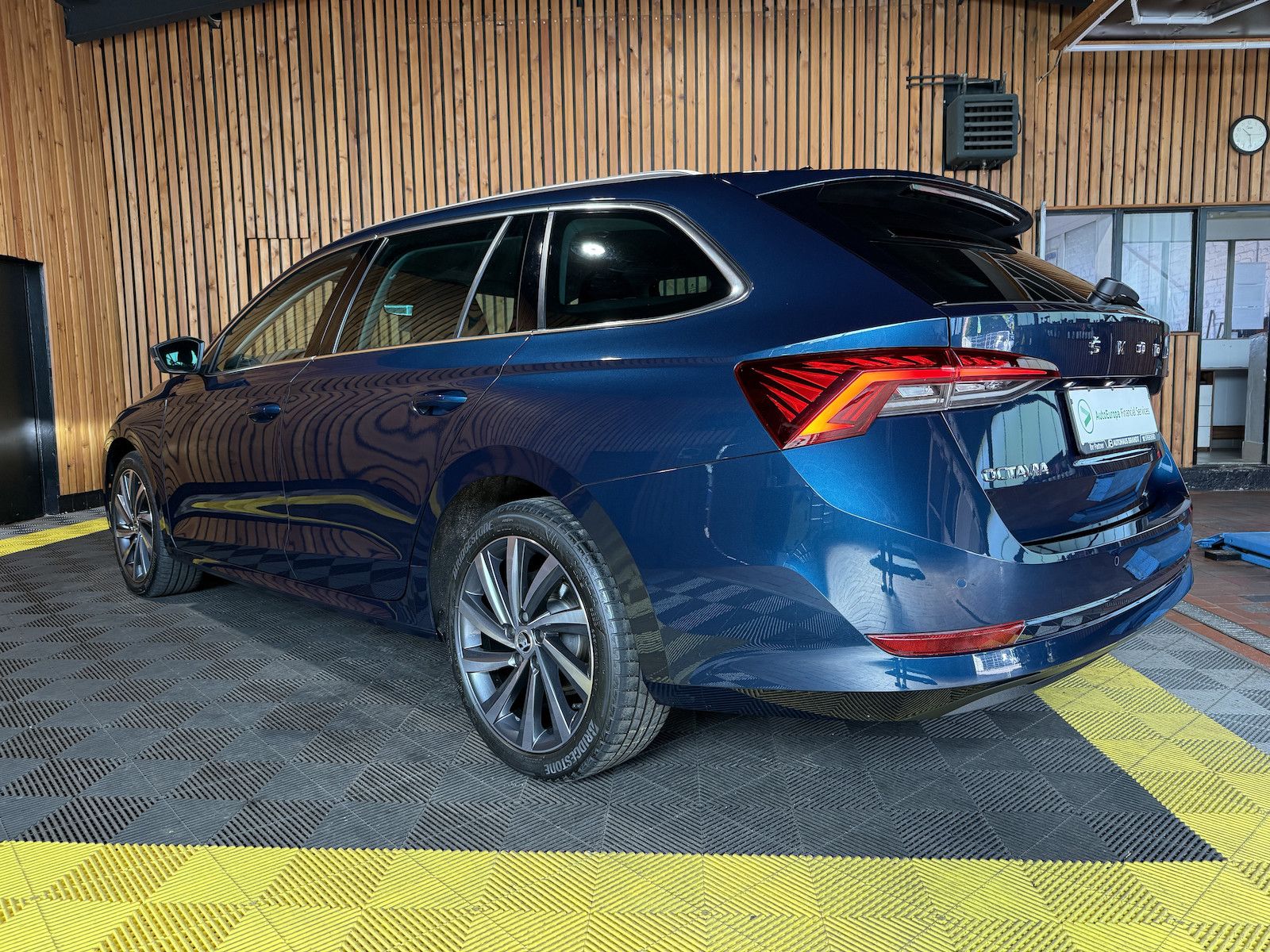 Fahrzeugabbildung SKODA Octavia Combi 2,0 TDI DSG *Navi*LED*ACC*Head*Vir