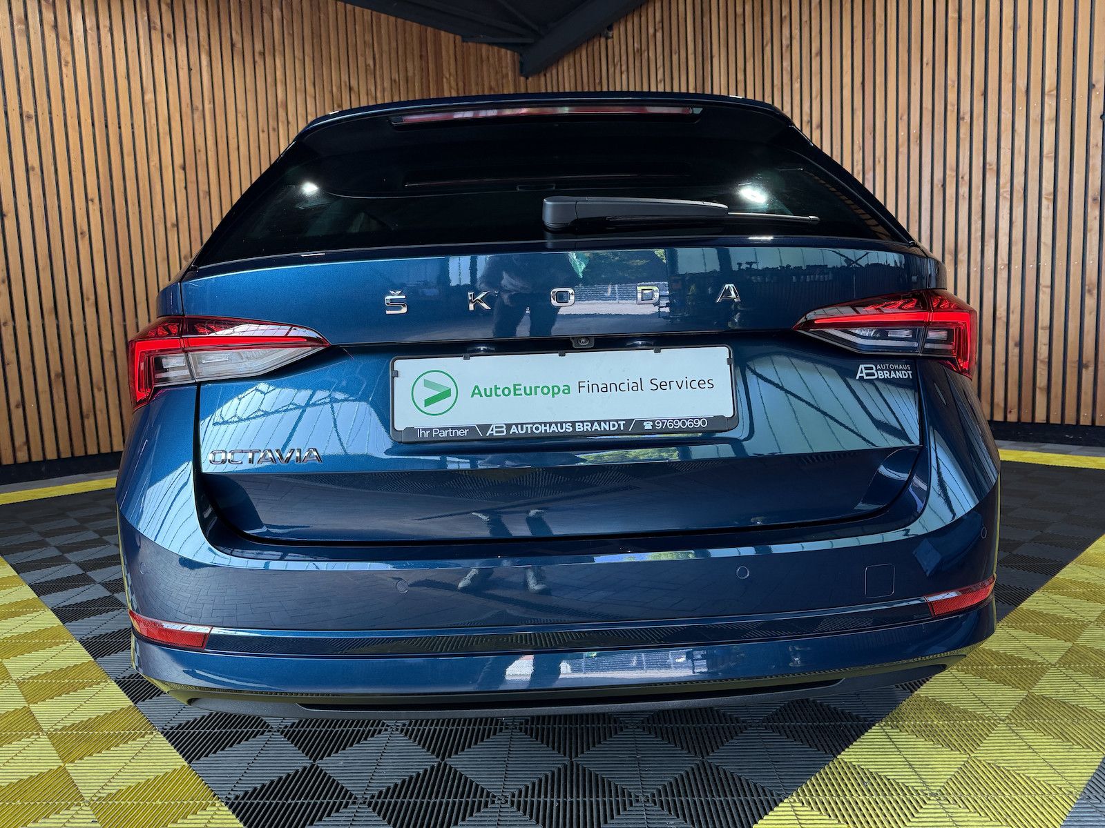 Fahrzeugabbildung SKODA Octavia Combi 2,0 TDI DSG *Navi*LED*ACC*Head*Vir