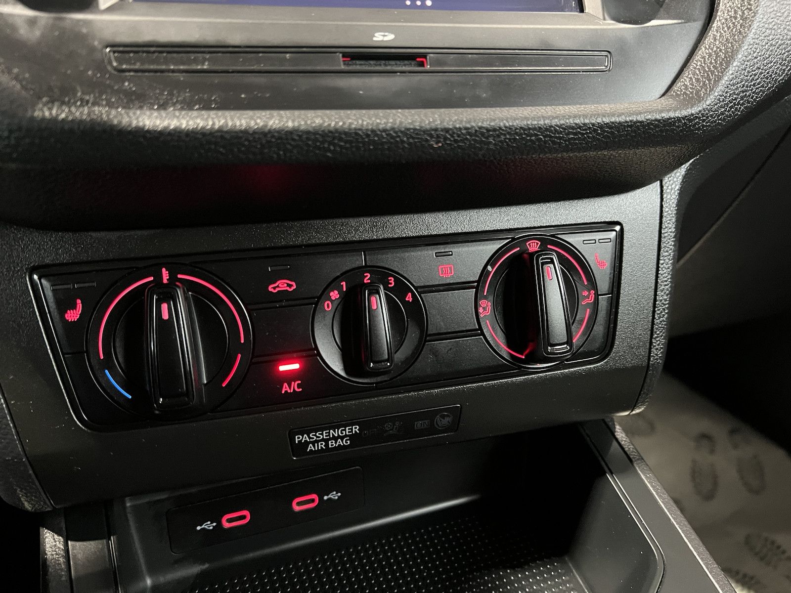 Fahrzeugabbildung SEAT Arona 1,0 TSI *Alu*PDC*Tempo*Sitzhz*Nebel*