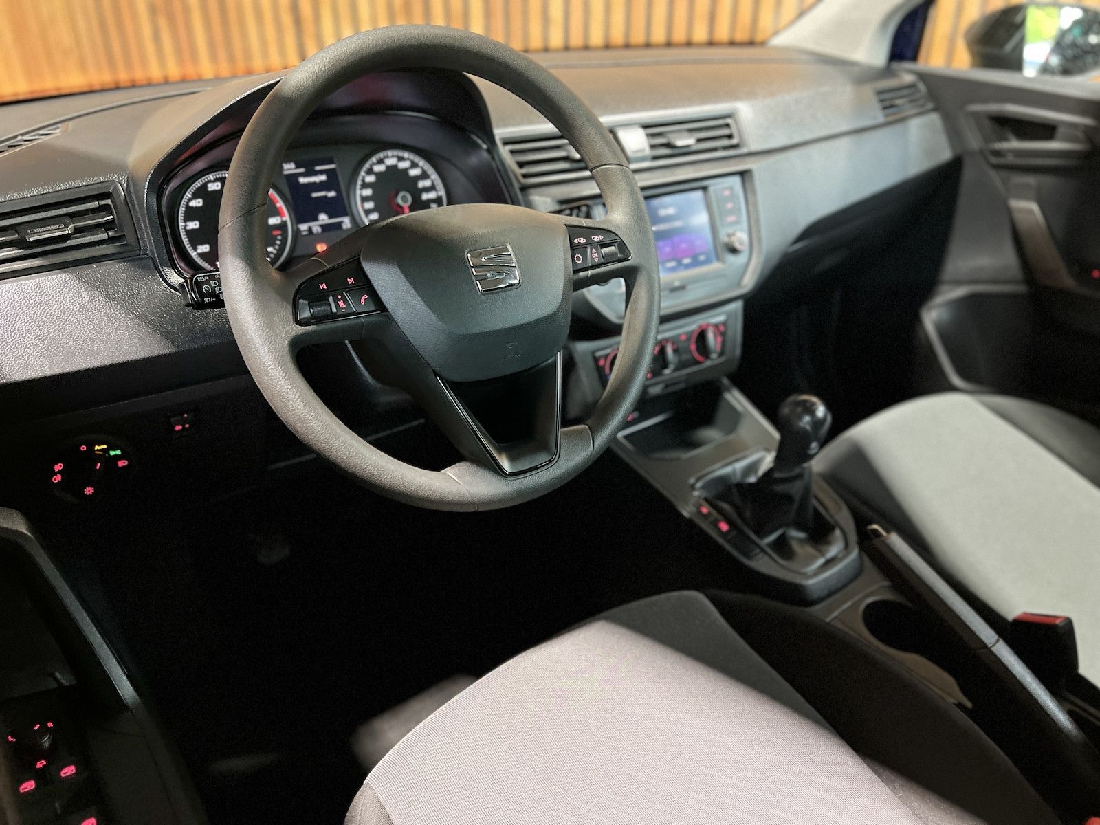 Fahrzeugabbildung SEAT Arona 1,0 TSI *Alu*PDC*Tempo*Sitzhz*Nebel*