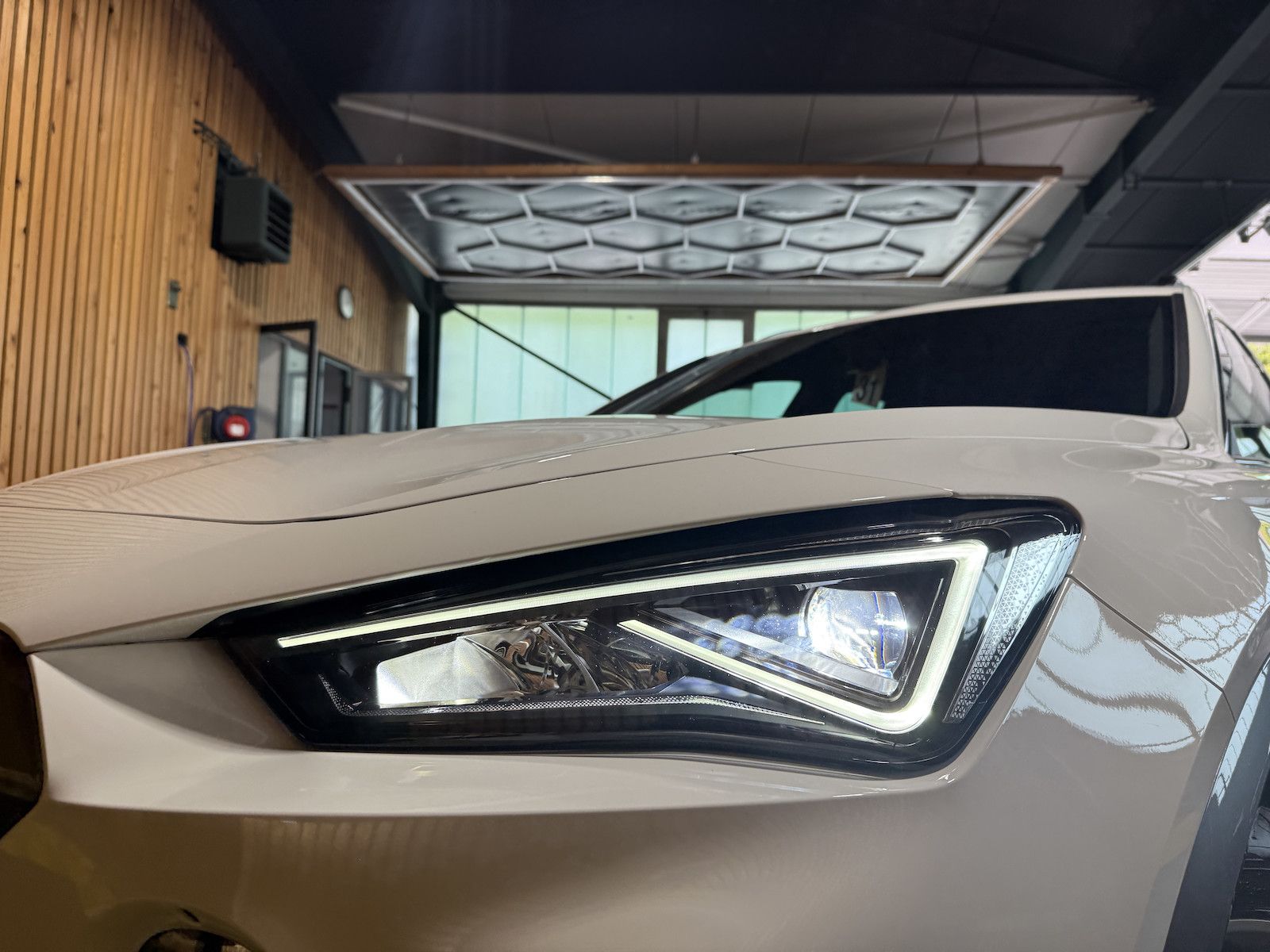 Fahrzeugabbildung CUPRA Formentor 1,5 TSI DSG *Navi*Kam*LED*Virtual*AHK