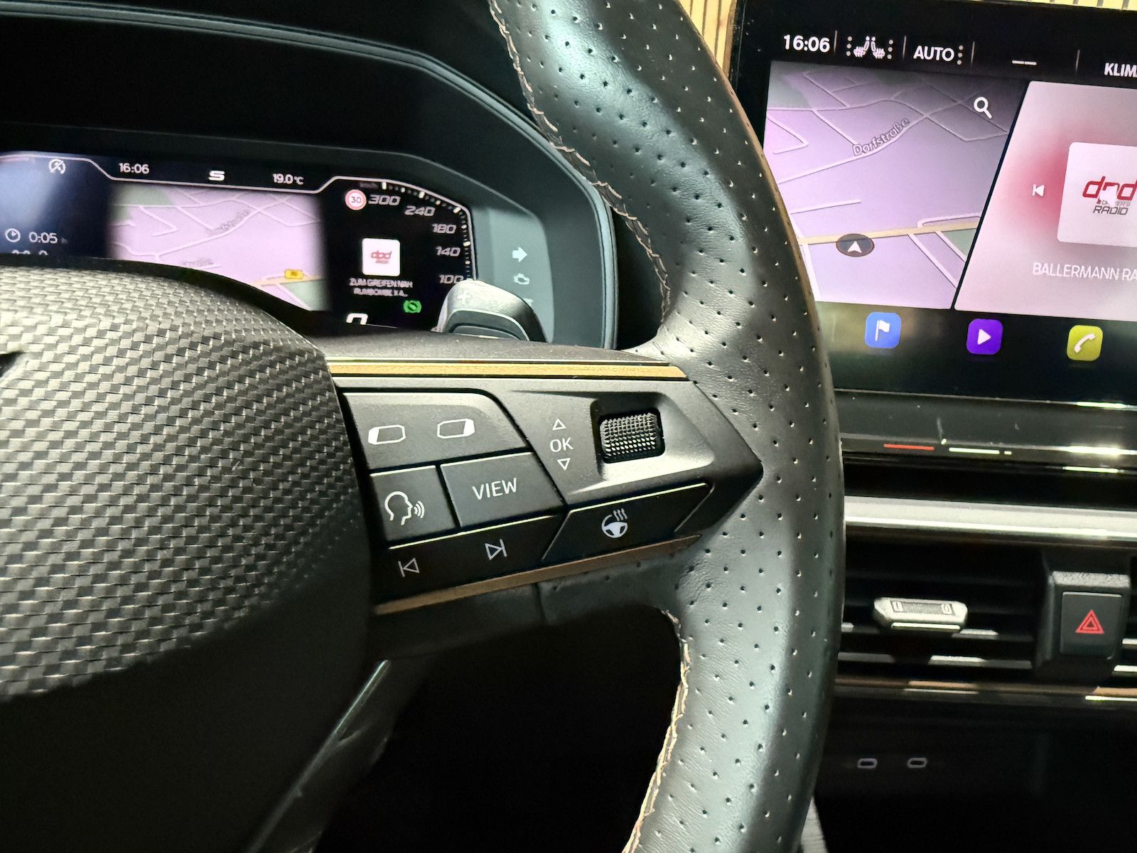Fahrzeugabbildung CUPRA Formentor 1,5 TSI DSG *Navi*Kam*LED*Virtual*AHK
