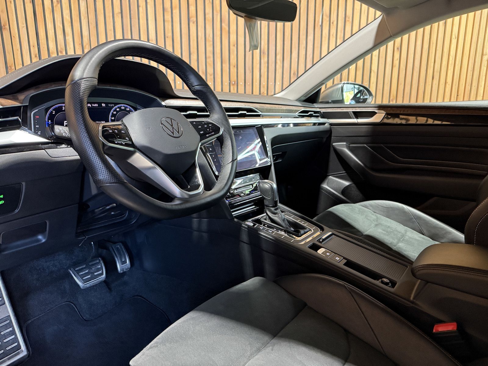 Fahrzeugabbildung Volkswagen Arteon Shooting B. TDI *Navi*LED*Virtual*Kam*AHK