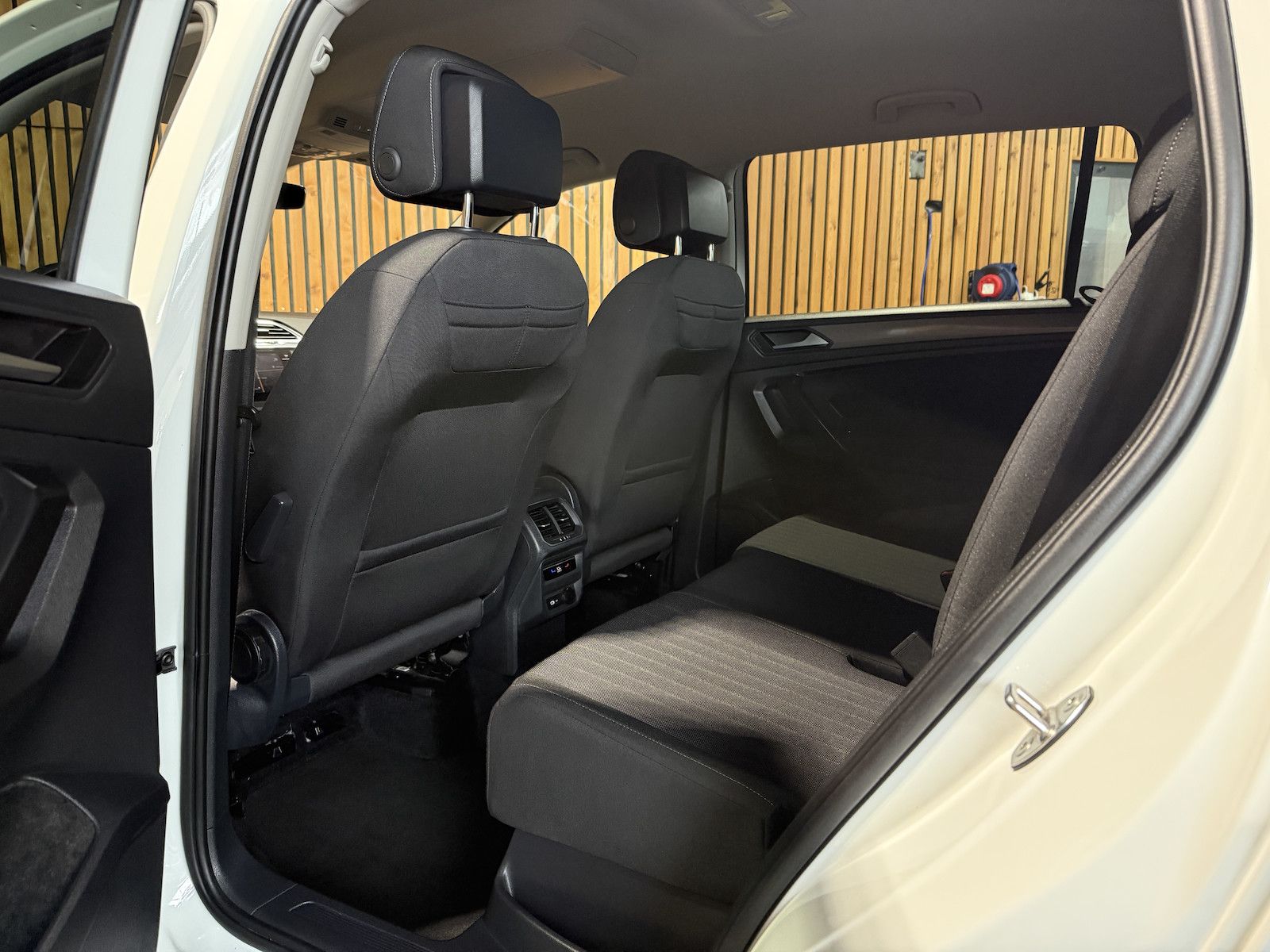 Fahrzeugabbildung Volkswagen Tiguan Allspace 2,0 TDI DSG *Navi*Kam*AHK*Matrix
