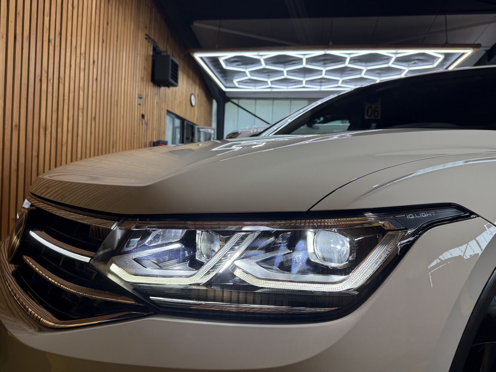 Fahrzeugabbildung Volkswagen Tiguan Allspace 2,0 TDI DSG *Navi*Kam*AHK*Matrix