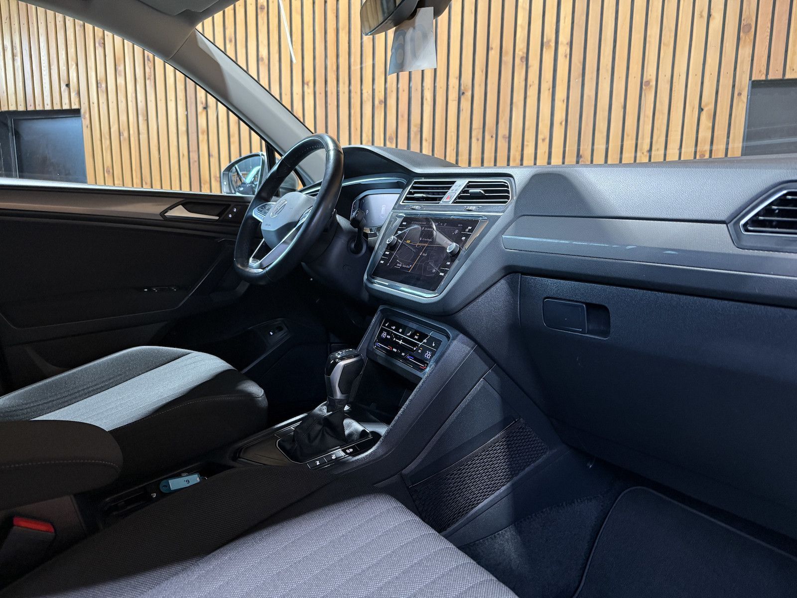 Fahrzeugabbildung Volkswagen Tiguan Allspace 2,0 TDI DSG *Navi*Kam*AHK*Matrix