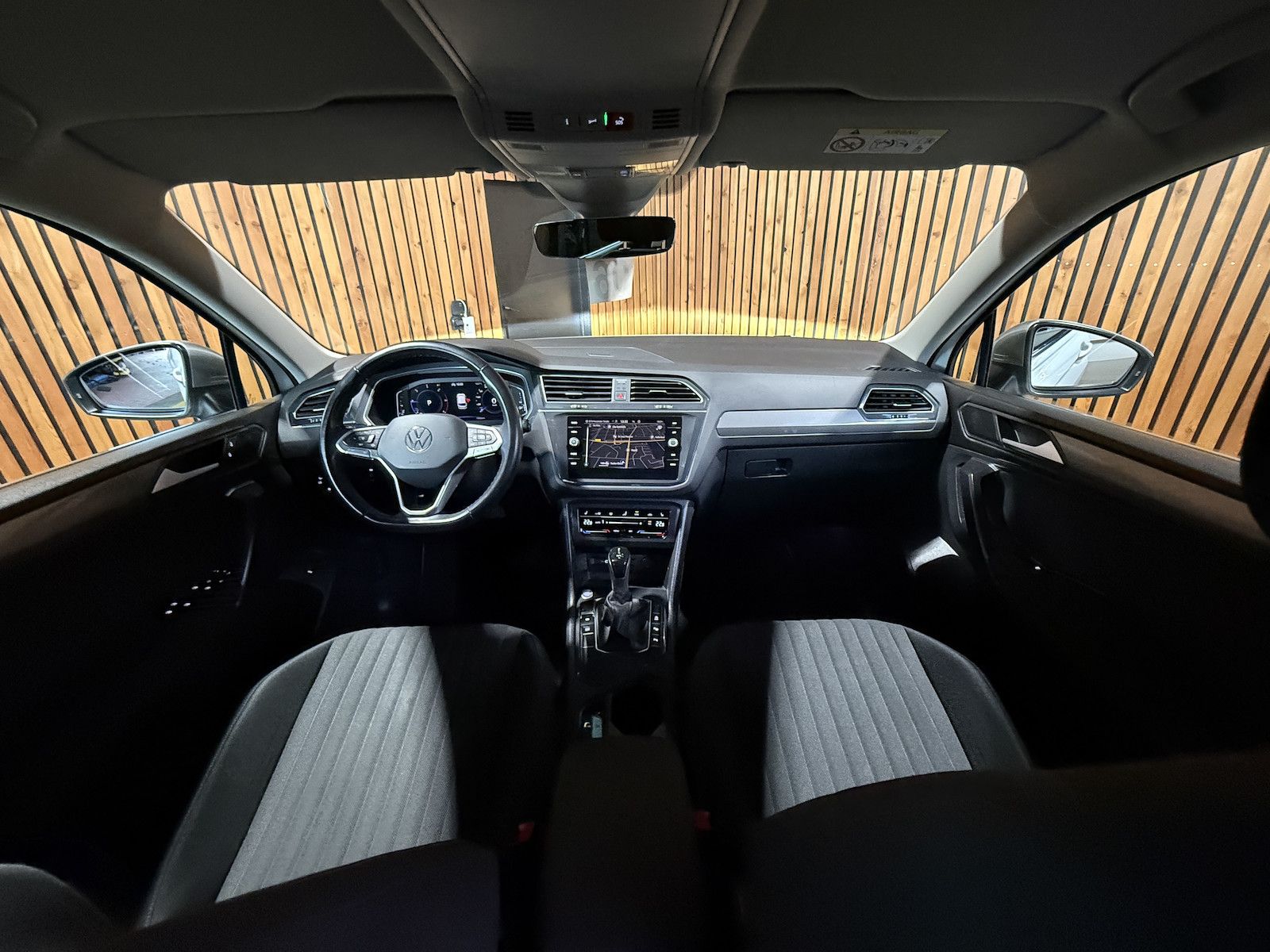 Fahrzeugabbildung Volkswagen Tiguan Allspace 2,0 TDI DSG *Navi*Kam*AHK*Matrix