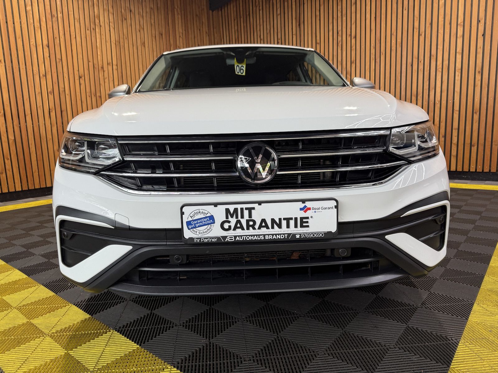 Fahrzeugabbildung Volkswagen Tiguan Allspace 2,0 TDI DSG *Navi*Kam*AHK*Matrix