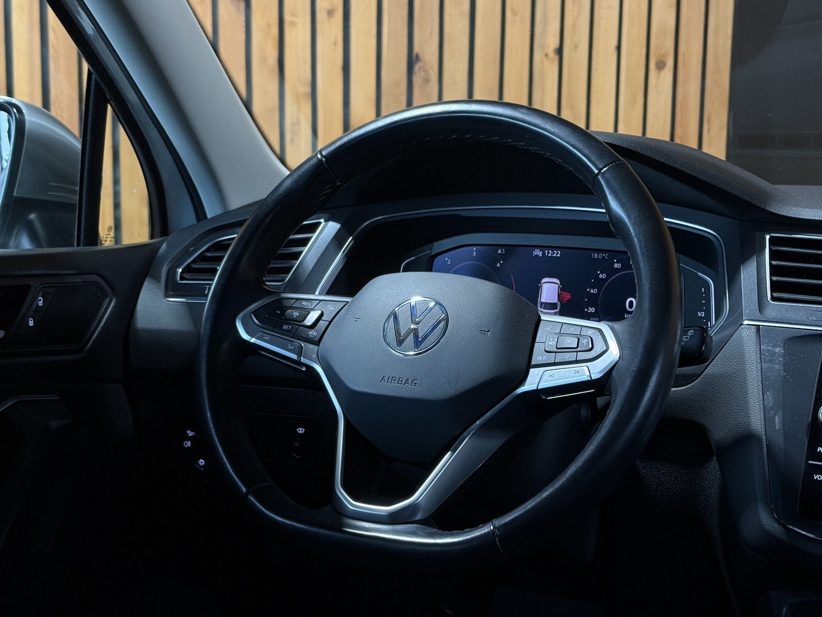 Fahrzeugabbildung Volkswagen Tiguan Allspace 2,0 TDI DSG *Navi*Kam*AHK*Matrix