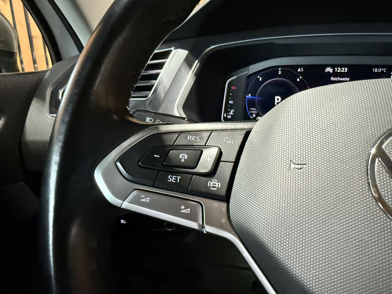 Fahrzeugabbildung Volkswagen Tiguan Allspace 2,0 TDI DSG *Navi*Kam*AHK*Matrix