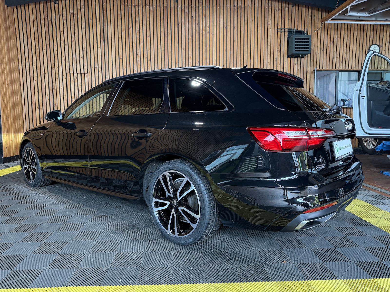 Fahrzeugabbildung Audi A4 Avant S Line TDI Aut. *Navi+*ACC*Kam*LED*Keyl