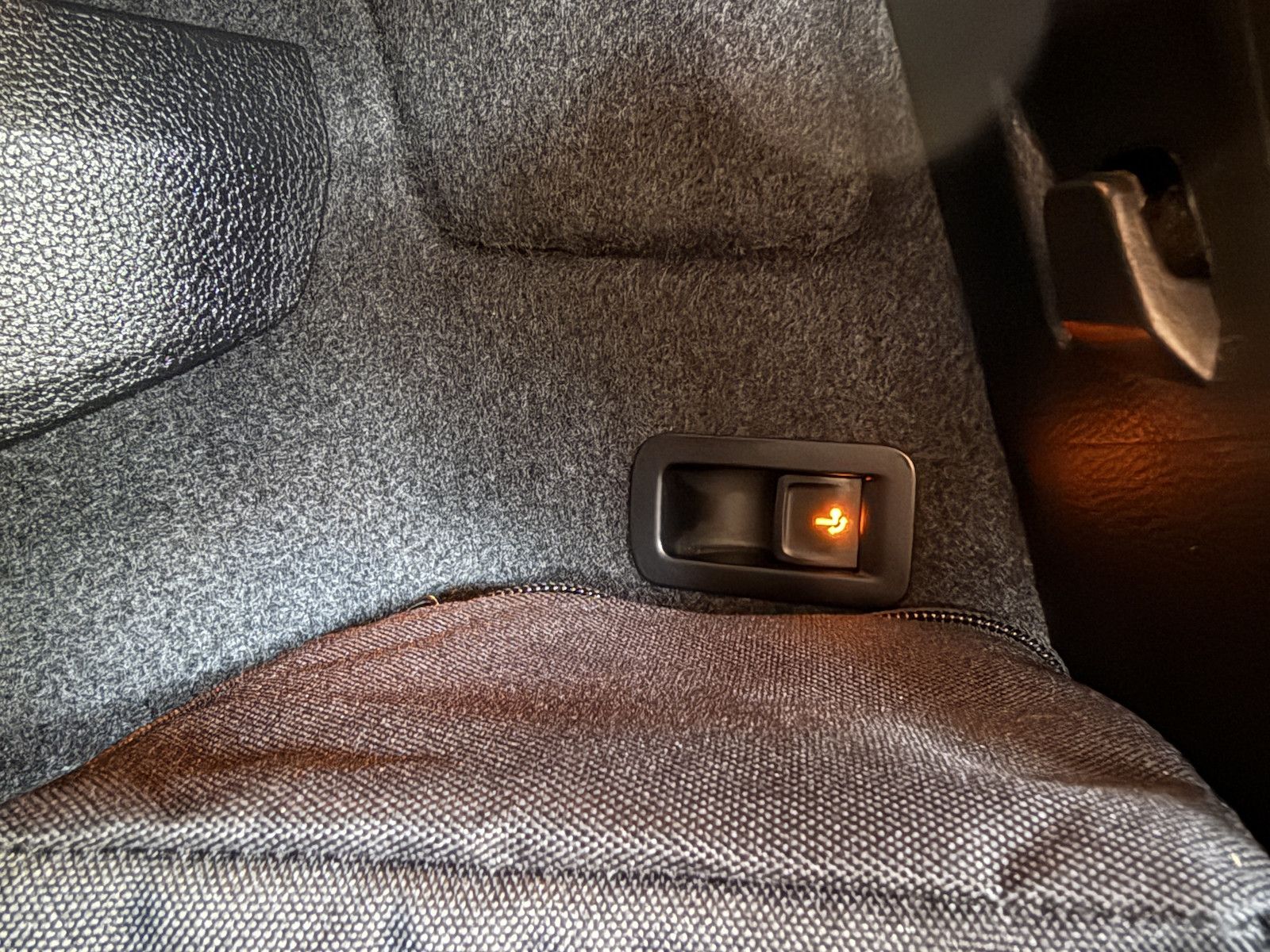 Fahrzeugabbildung SKODA Karoq 4x4 2,0 TDI DSG Navi*Kessy*LED*AHK*Virtual