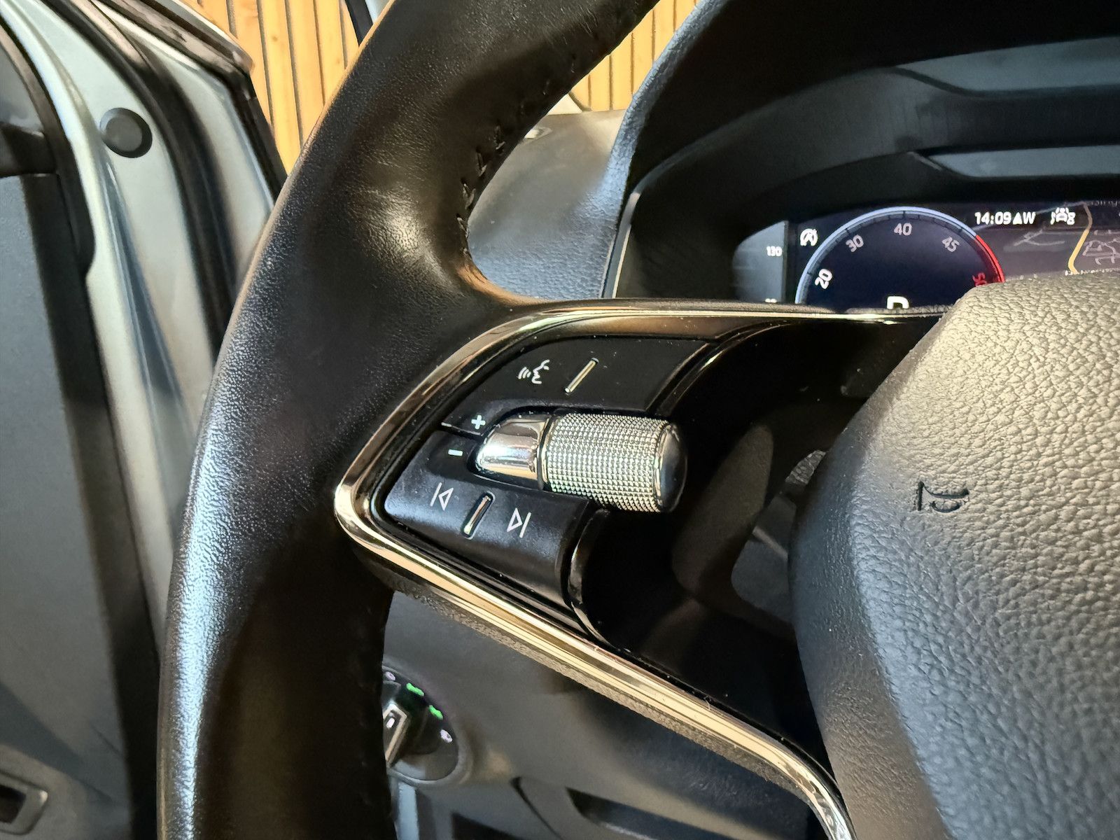 Fahrzeugabbildung SKODA Karoq 4x4 2,0 TDI DSG Navi*Kessy*LED*AHK*Virtual