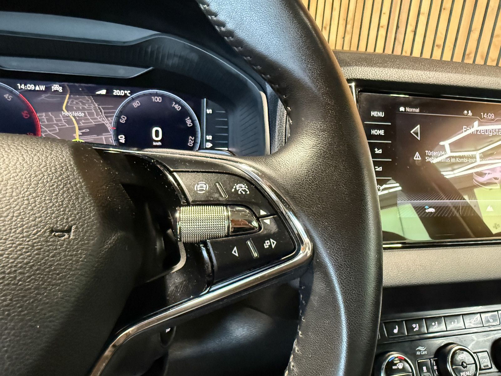 Fahrzeugabbildung SKODA Karoq 4x4 2,0 TDI DSG Navi*Kessy*LED*AHK*Virtual
