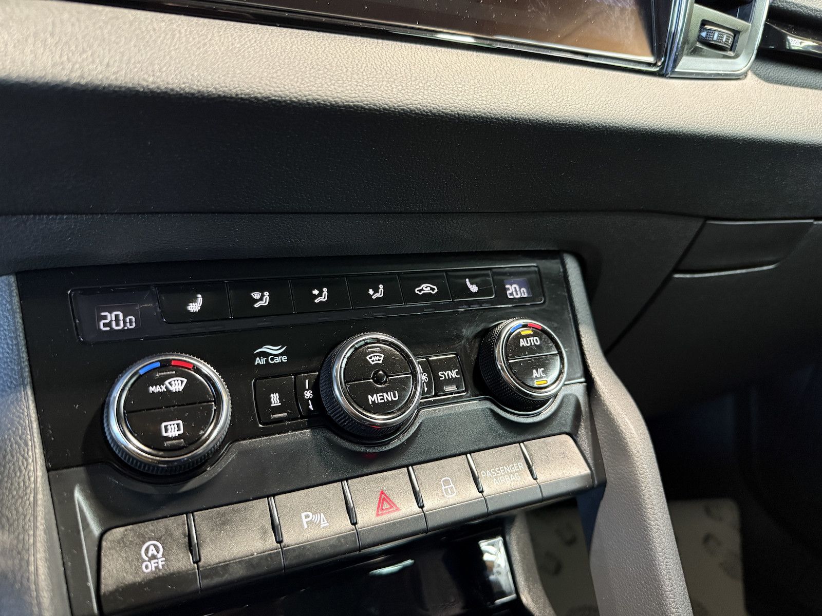 Fahrzeugabbildung SKODA Karoq 4x4 2,0 TDI DSG Navi*Kessy*LED*AHK*Virtual