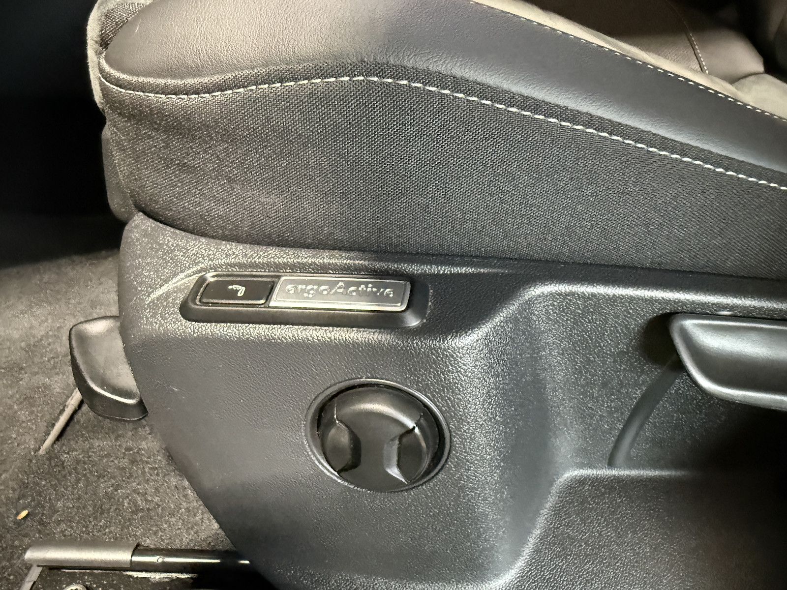 Fahrzeugabbildung Volkswagen T-Roc 2,0 TDI Style DSG Navi*LED*Kam*Virtual*ACC
