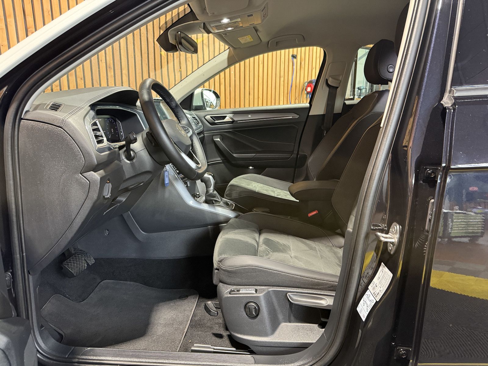 Fahrzeugabbildung Volkswagen T-Roc 2,0 TDI Style DSG Navi*LED*Kam*Virtual*ACC