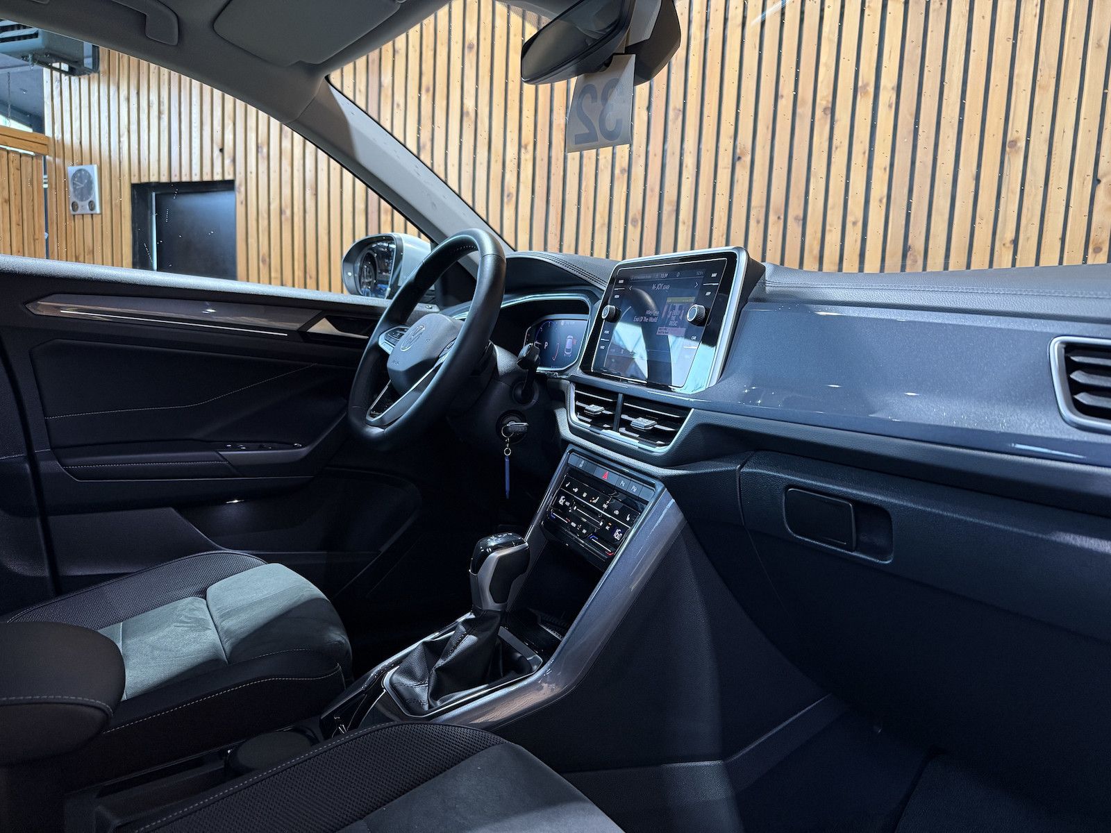 Fahrzeugabbildung Volkswagen T-Roc 2,0 TDI Style DSG Navi*LED*Kam*Virtual*ACC