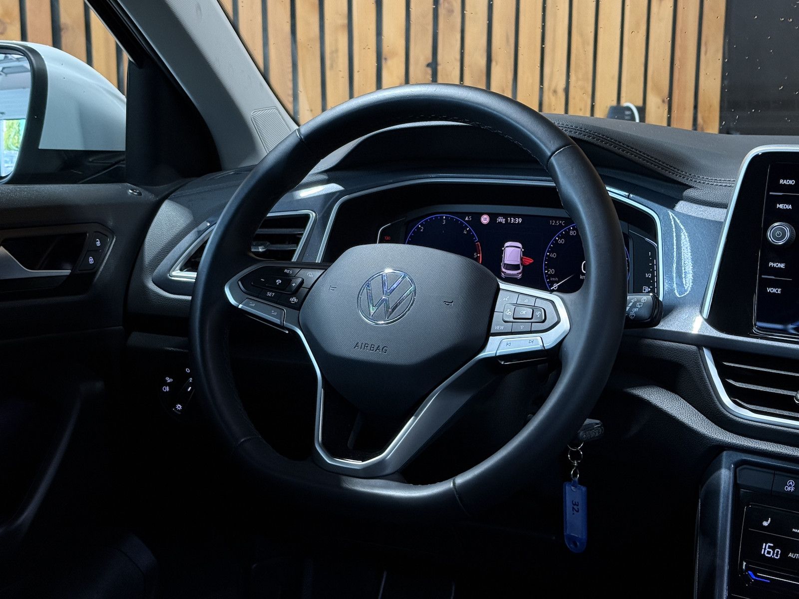 Fahrzeugabbildung Volkswagen T-Roc 2,0 TDI Style DSG Navi*LED*Kam*Virtual*ACC