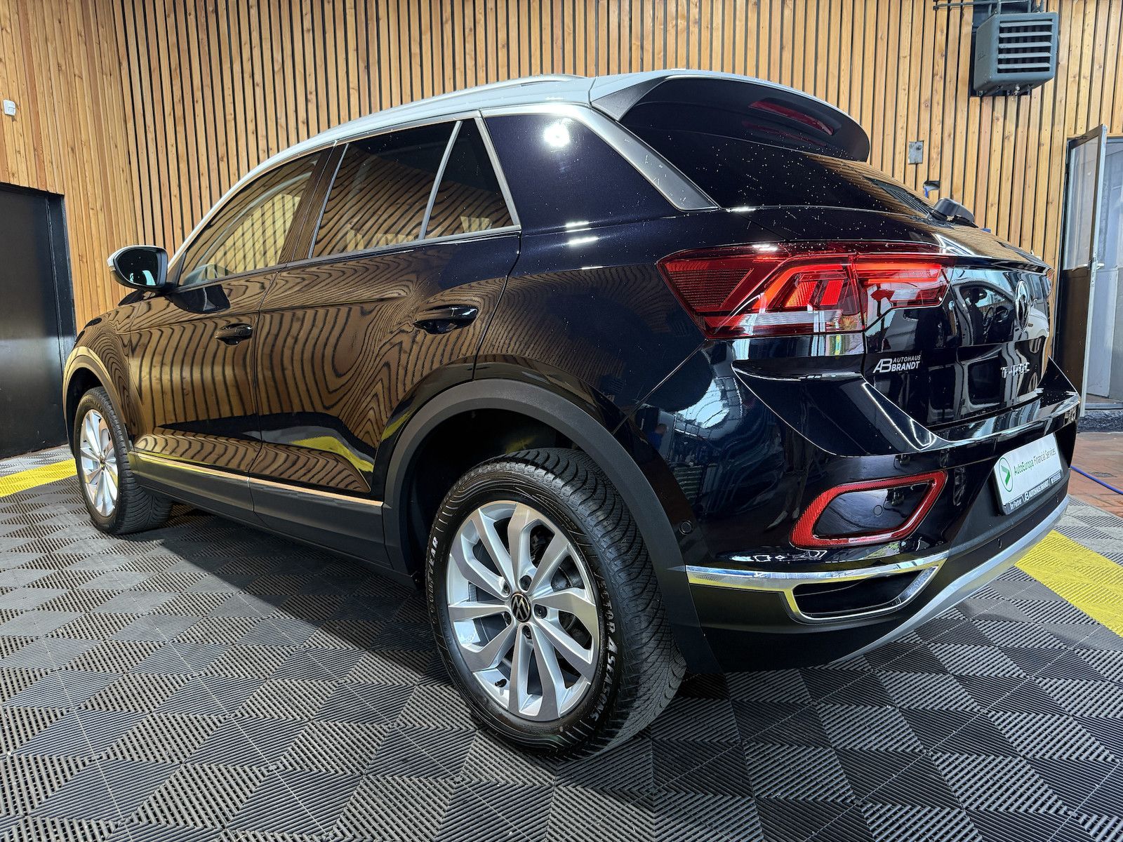 Fahrzeugabbildung Volkswagen T-Roc 2,0 TDI Style DSG Navi*LED*Kam*Virtual*ACC