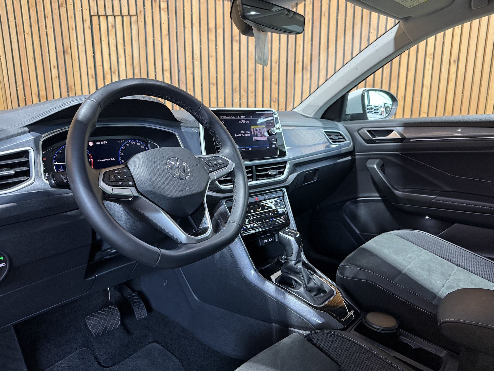 Fahrzeugabbildung Volkswagen T-Roc 2,0 TDI Style DSG Navi*LED*Kam*Virtual*ACC