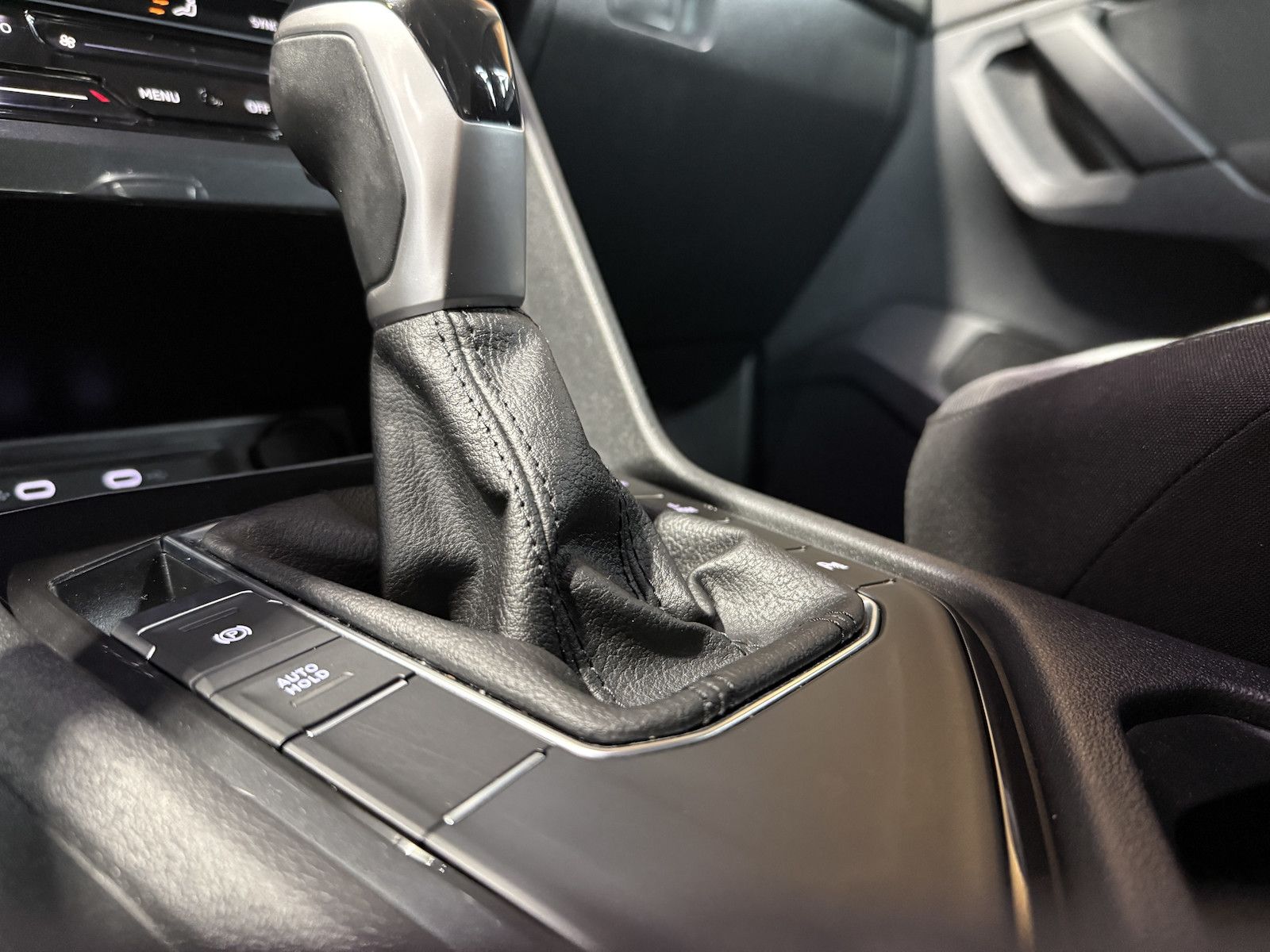 Fahrzeugabbildung Volkswagen Tiguan 1,4 eHybrid Life DSG *Navi*ACC*LED*AHK