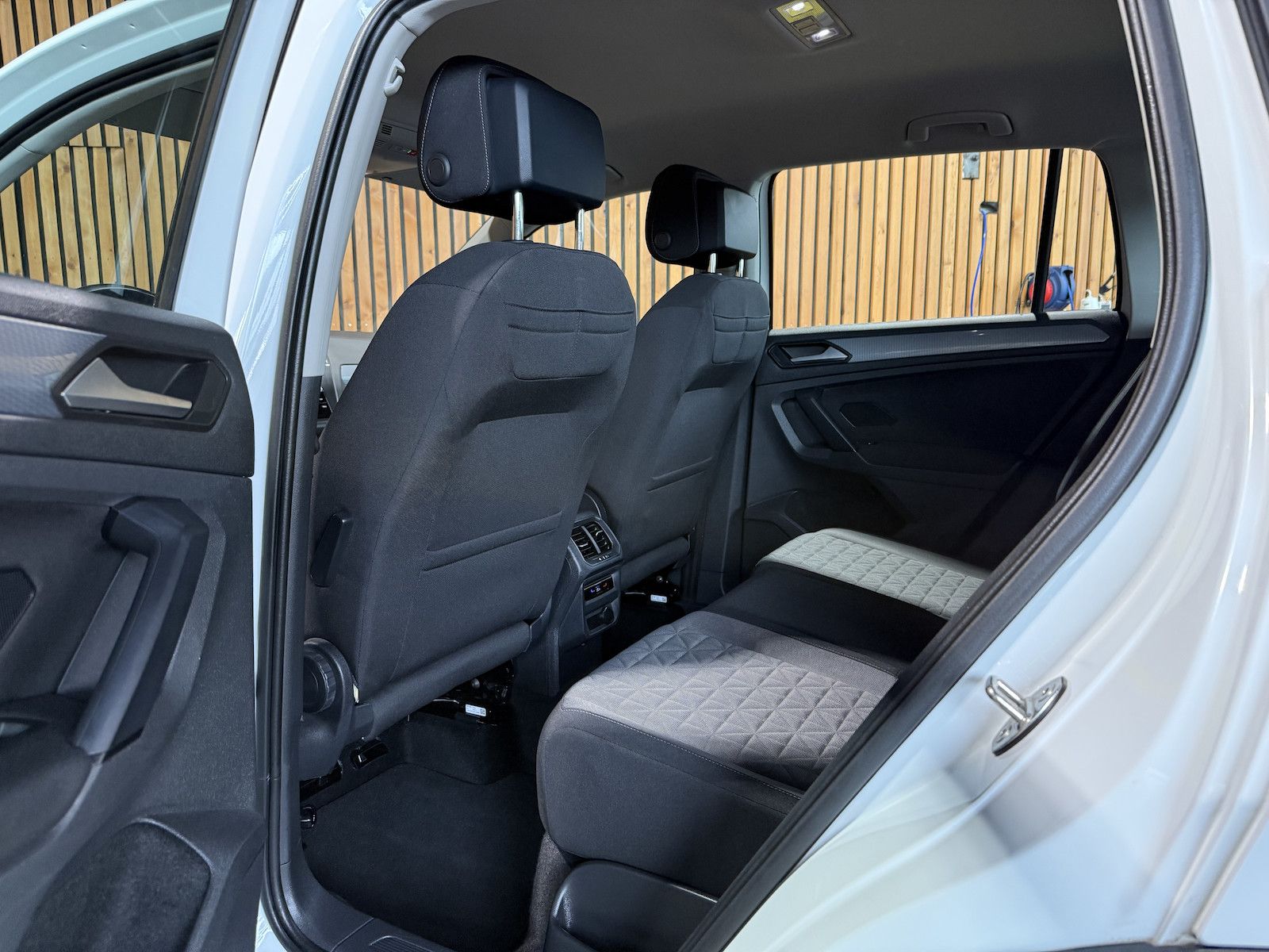 Fahrzeugabbildung Volkswagen Tiguan 1,4 eHybrid Life DSG *Navi*ACC*LED*AHK