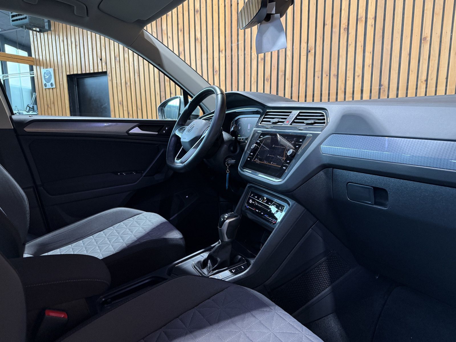 Fahrzeugabbildung Volkswagen Tiguan 1,4 eHybrid Life DSG *Navi*ACC*LED*AHK