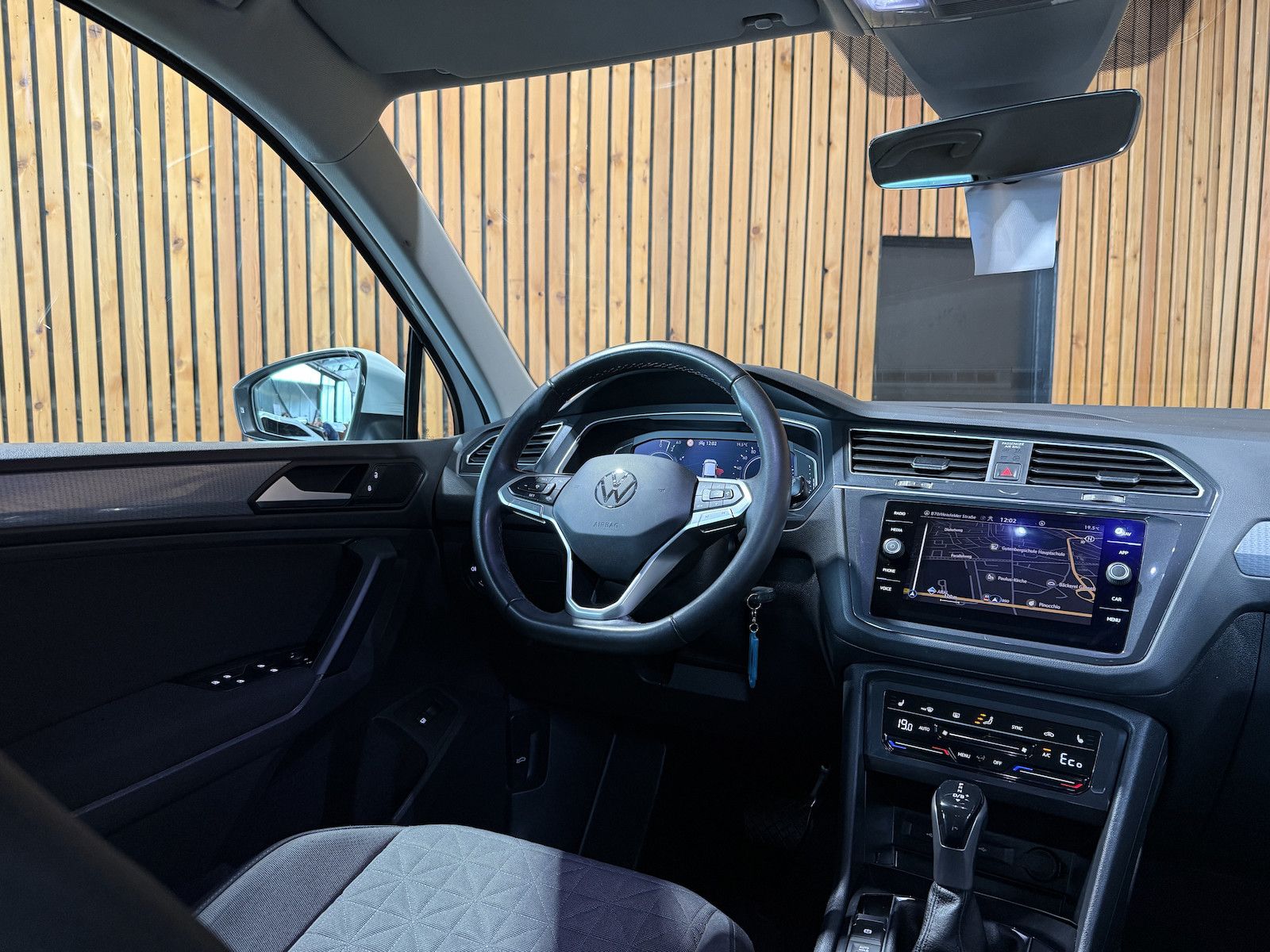 Fahrzeugabbildung Volkswagen Tiguan 1,4 eHybrid Life DSG *Navi*ACC*LED*AHK