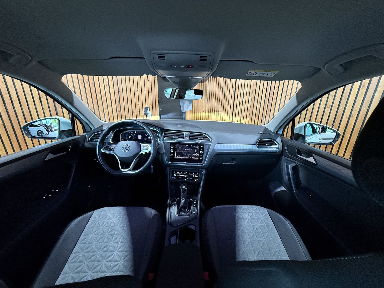 Fahrzeugabbildung Volkswagen Tiguan 1,4 eHybrid Life DSG *Navi*ACC*LED*AHK