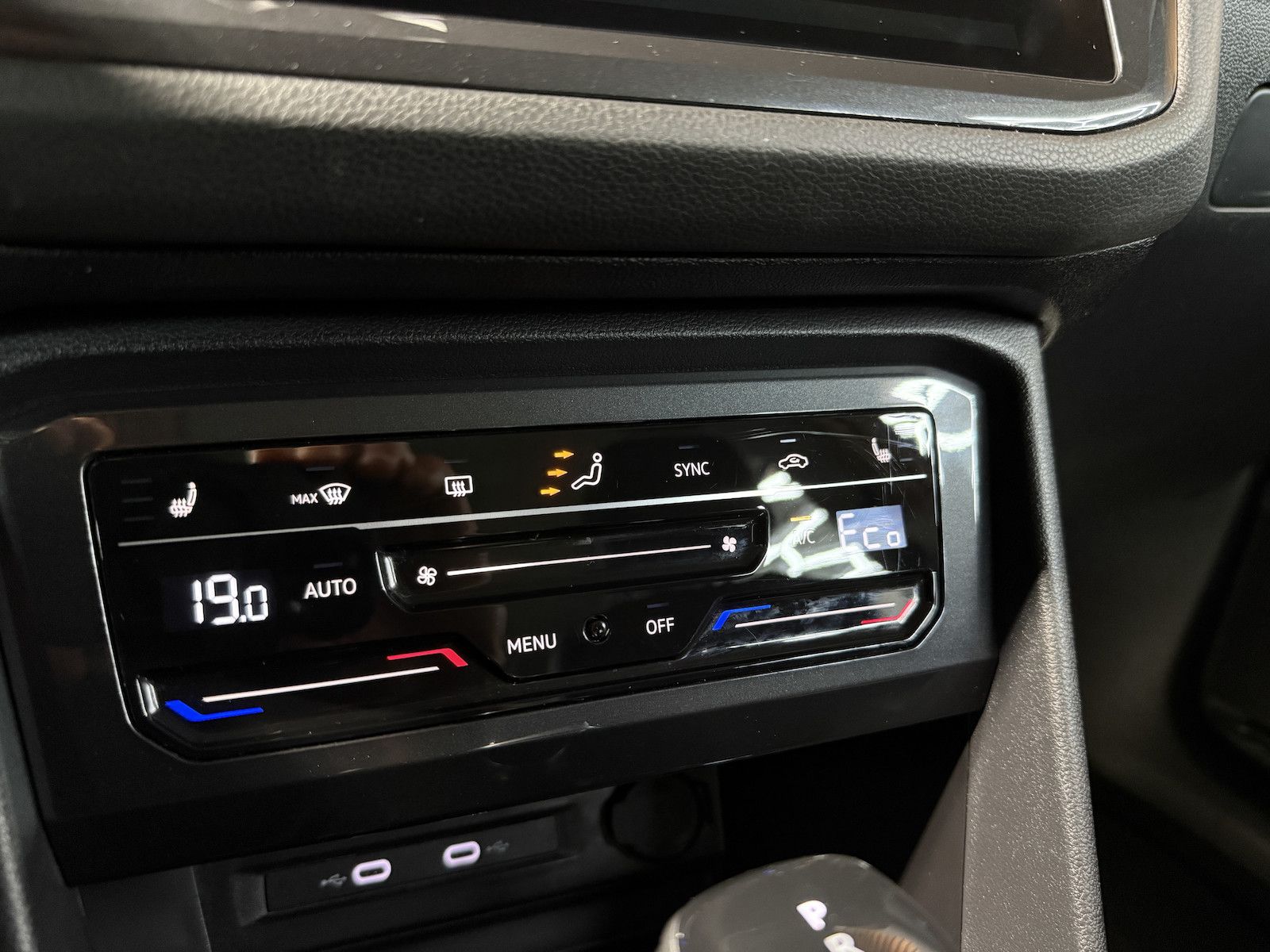 Fahrzeugabbildung Volkswagen Tiguan 1,4 eHybrid Life DSG *Navi*ACC*LED*AHK