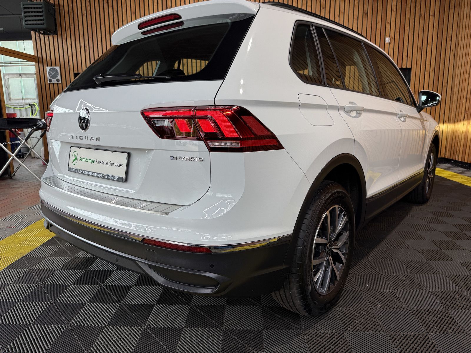Fahrzeugabbildung Volkswagen Tiguan 1,4 eHybrid Life DSG *Navi*ACC*LED*AHK