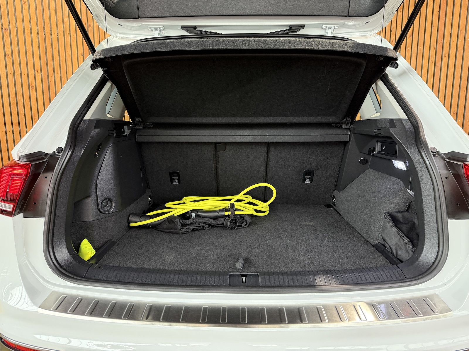 Fahrzeugabbildung Volkswagen Tiguan 1,4 eHybrid Life DSG *Navi*ACC*LED*AHK